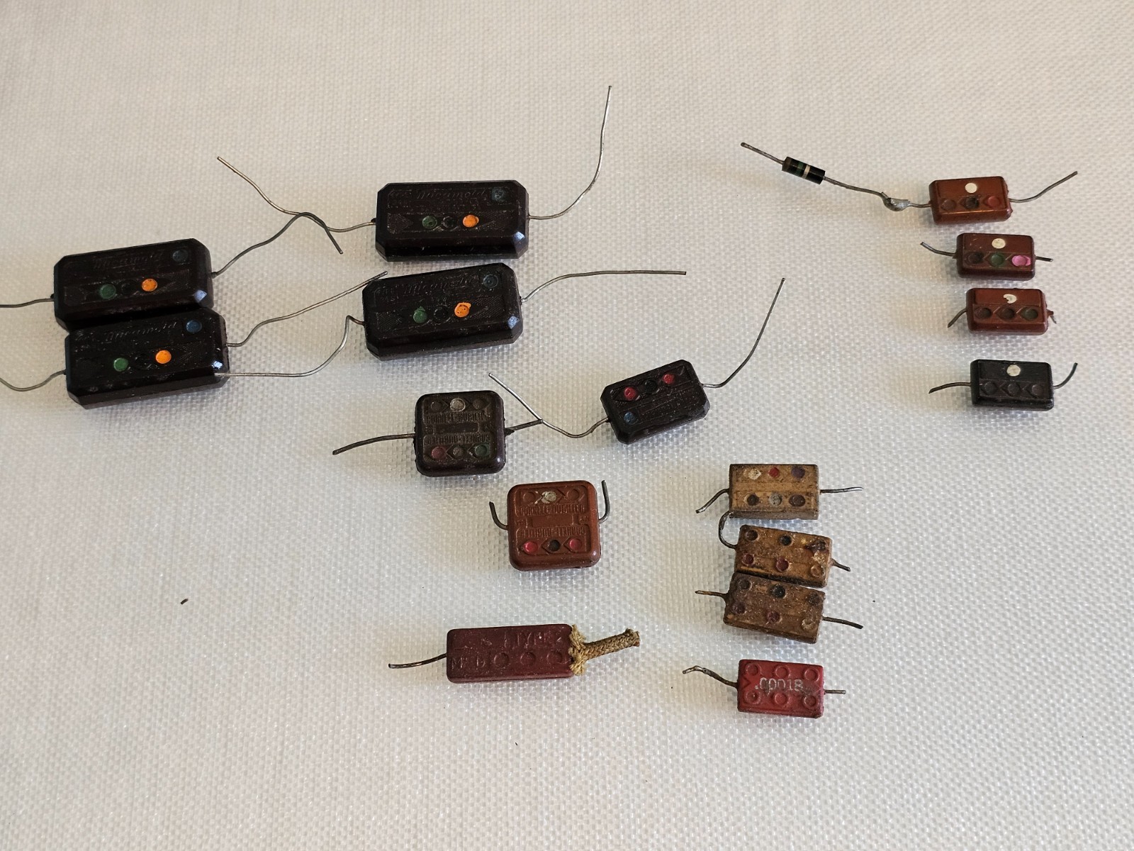 Vintage Mixed Lot Domino Style Mica Capacitors 15 pcs various values