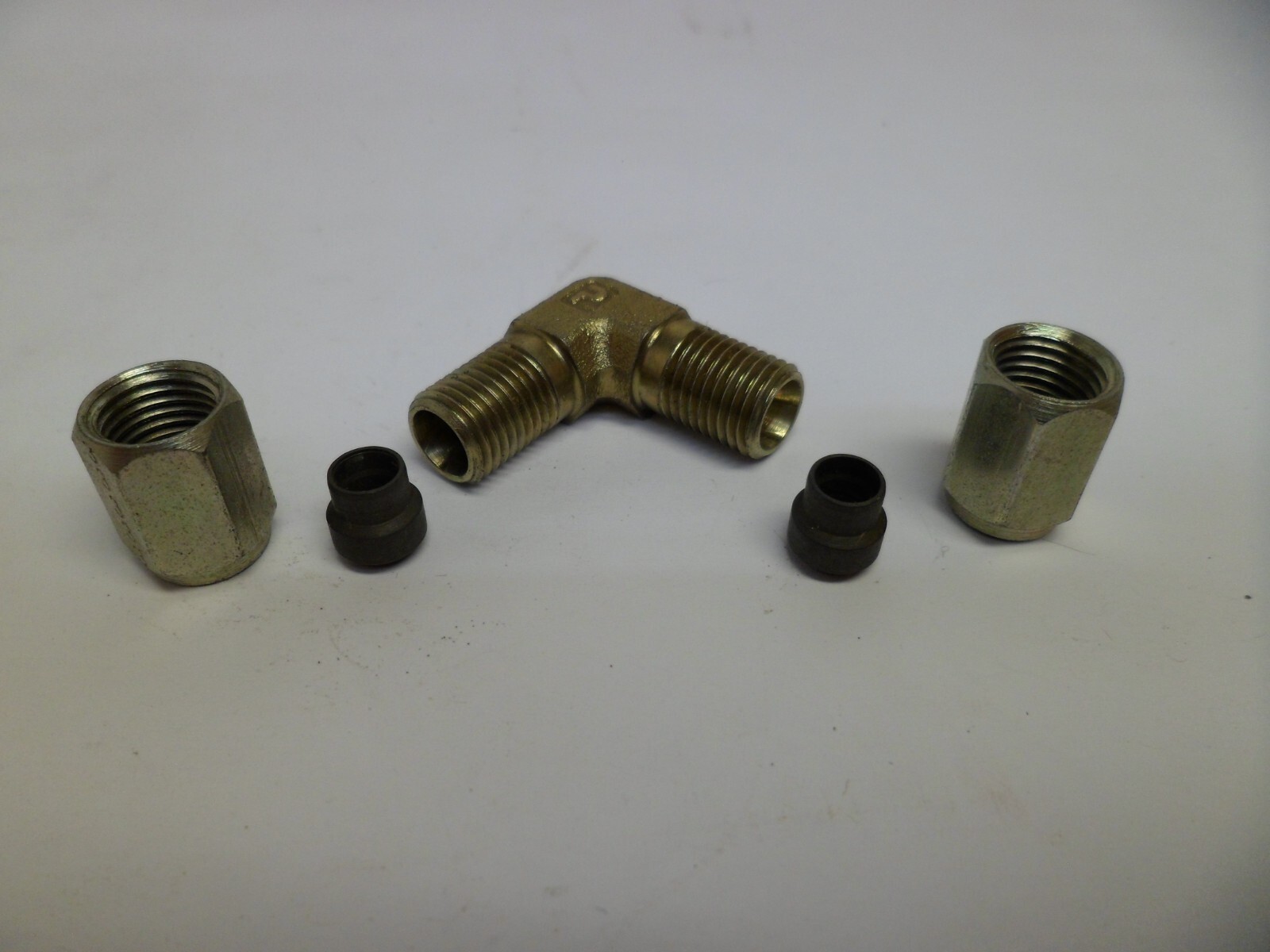 PARKER 3/16″ ID. X 3/16″ ID. TUBE COMPRESSION ELBOW STEEL LOT OF 3 FITTINGS NOS