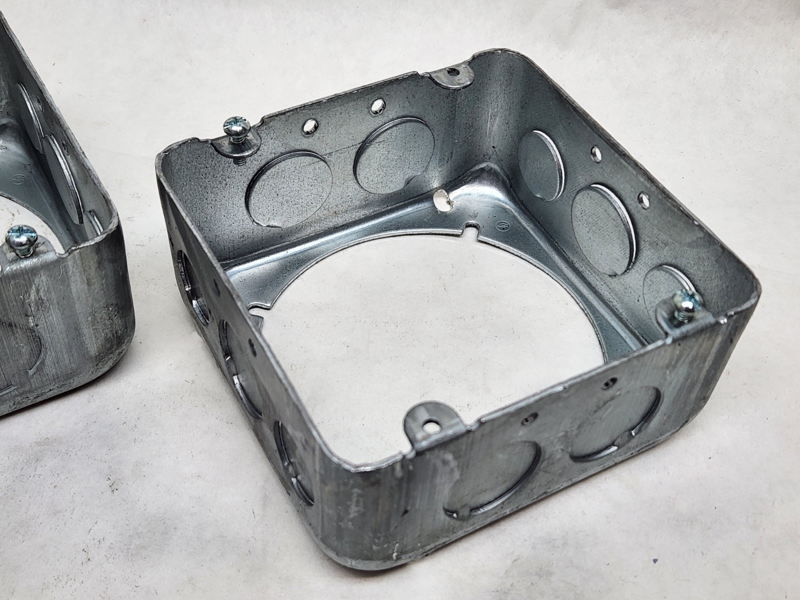2 pcs Emerson Appleton 4SJDE-1/2-3/4, 4-11/16″, 1/2 & 3/4 KO, Extension Ring