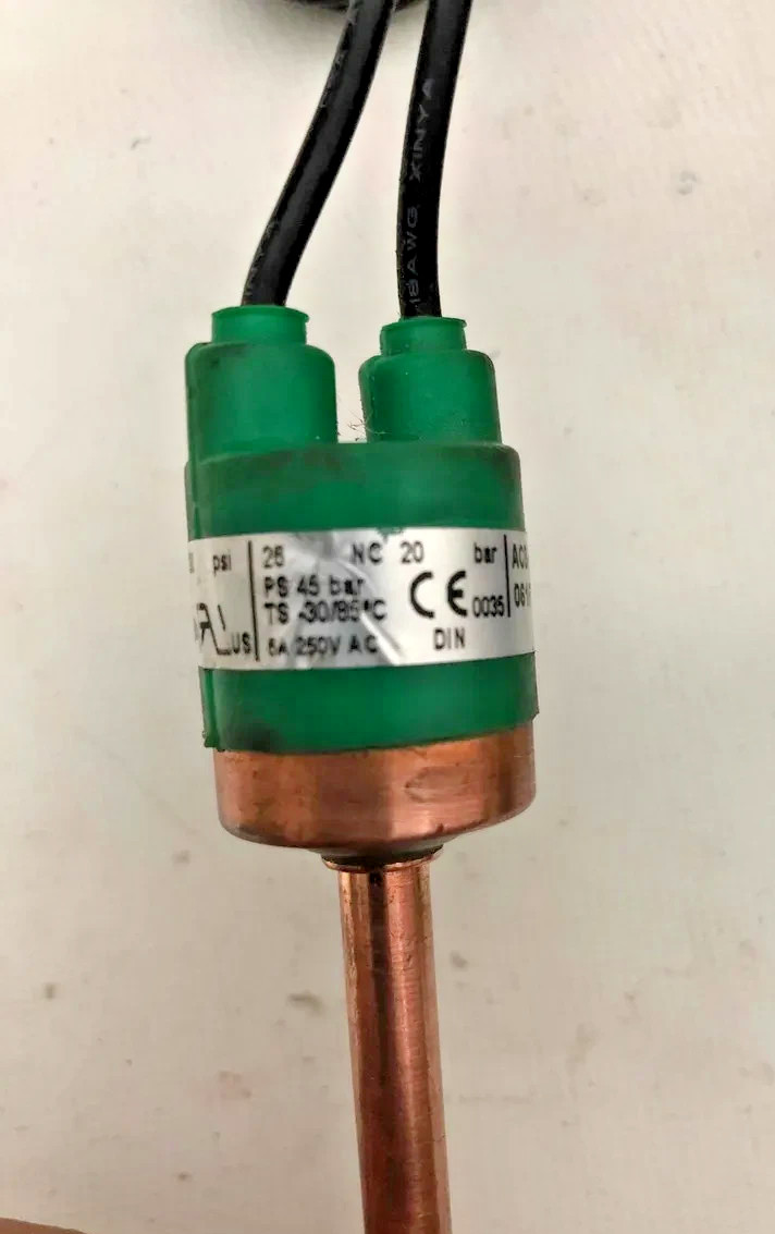 2PCS LOT- Danfoss 061F7508 Cartridge pressure switch, ACB, 26bar, 20bar- NEW