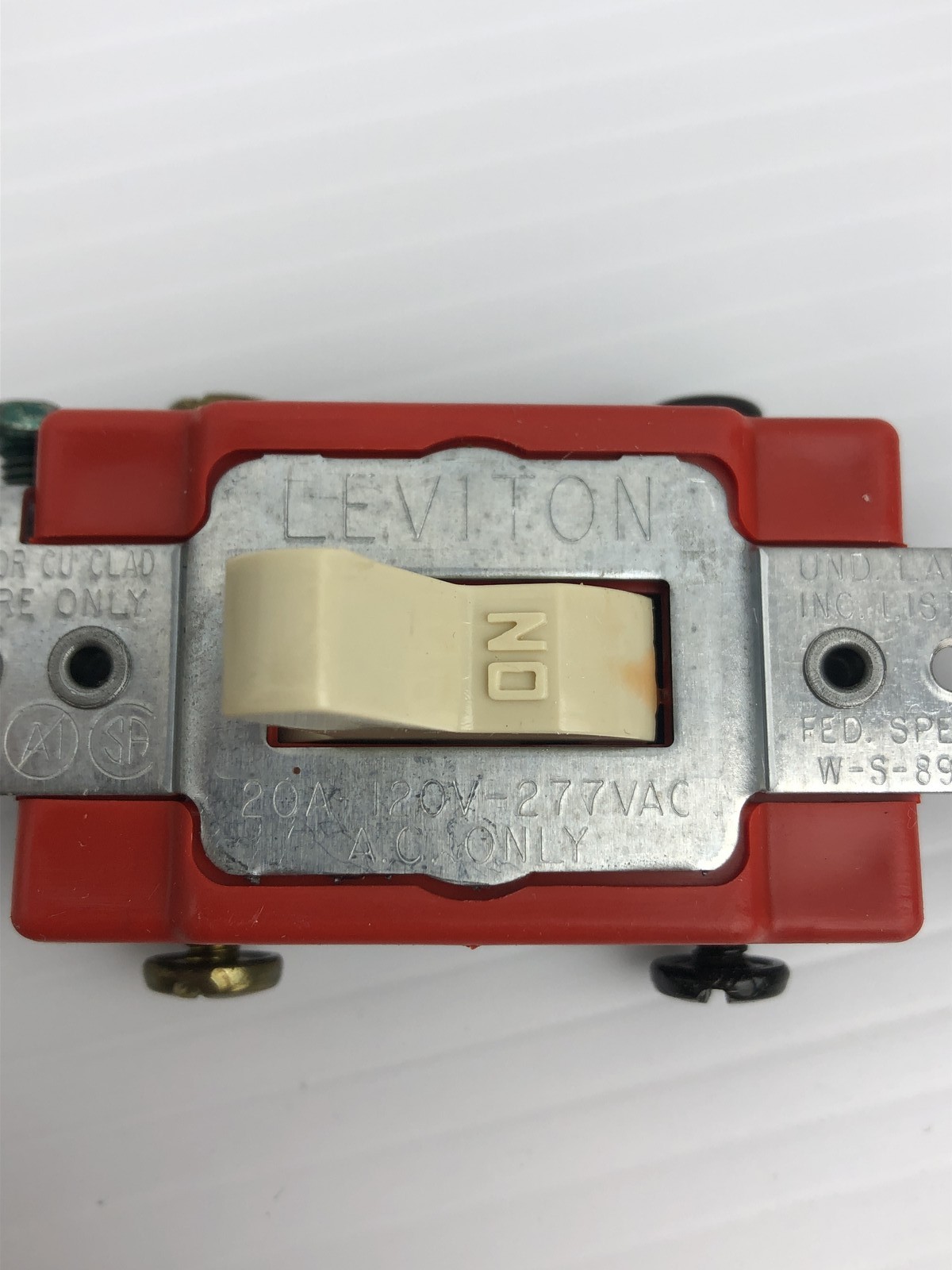 Leviton 1122-2I Toggle On/Off Light Switch 120-277V 20A 2P – Box of 10