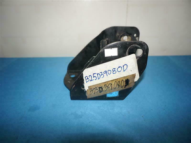 Ford B25D-39-080 B25D39080D Bracket