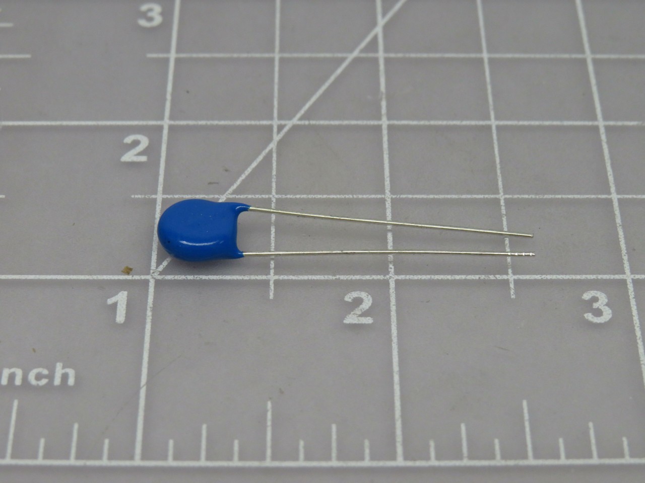 LOT OF 800 STACKPOLE ELECTRONICS CV250K07B VARISTORS MOV 250VAC/320VDC 1200A 390