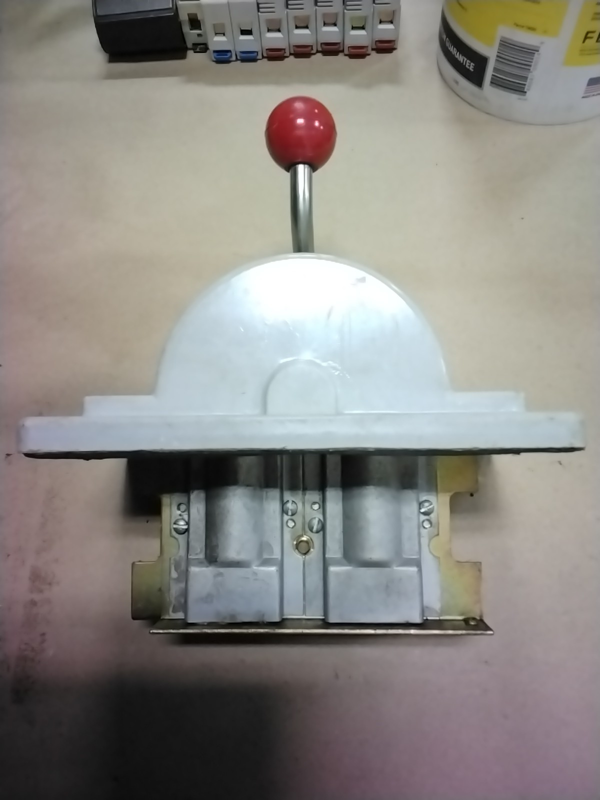 Hubbell Type 4211 202S1F 120 Volts Mounted Switch….F126
