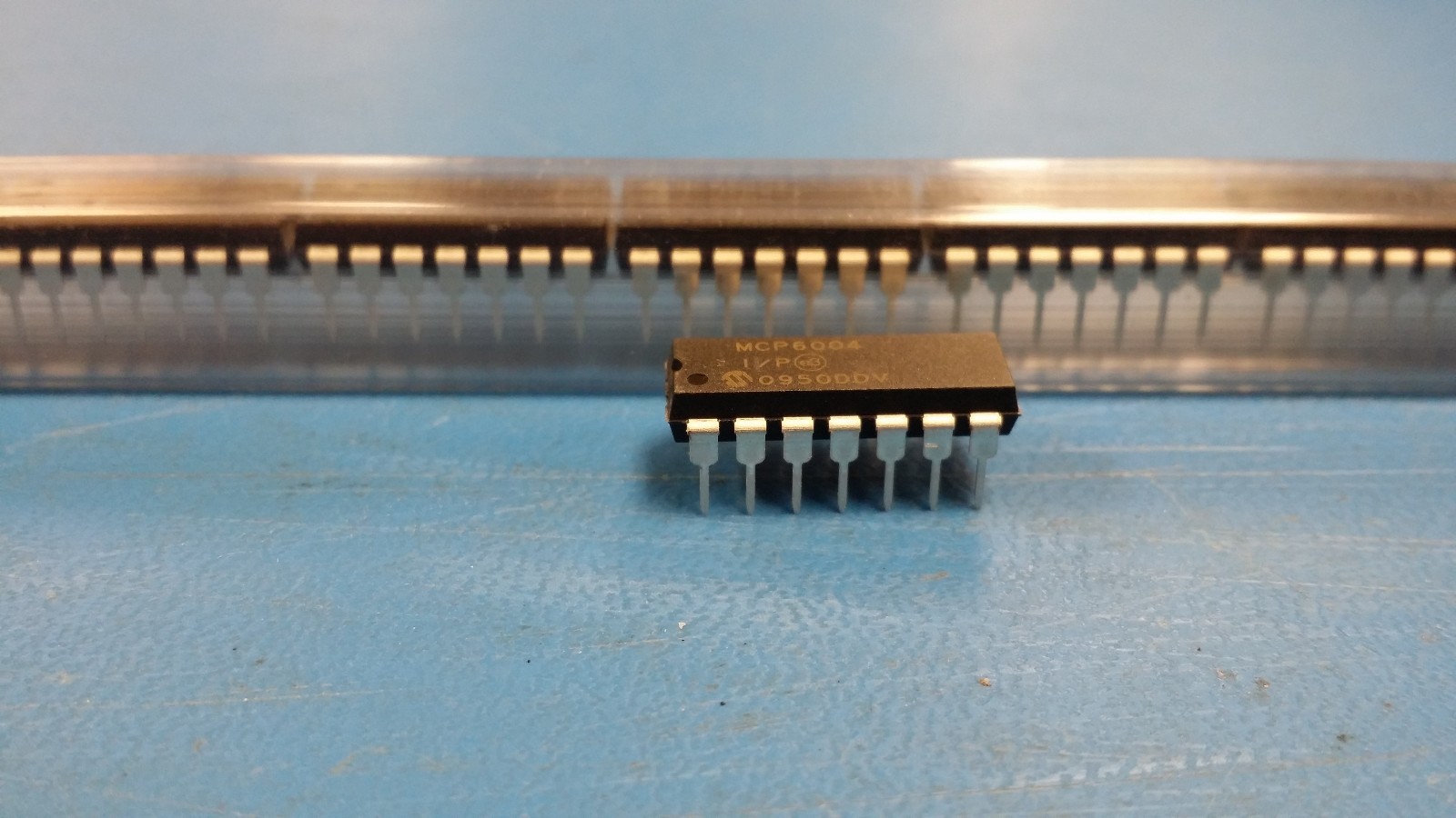 (10 PCS) MCP6004-I/P MICROCHIP OP Amp Quad GP R-R I/O 6V 14-Pin PDIP ROHS