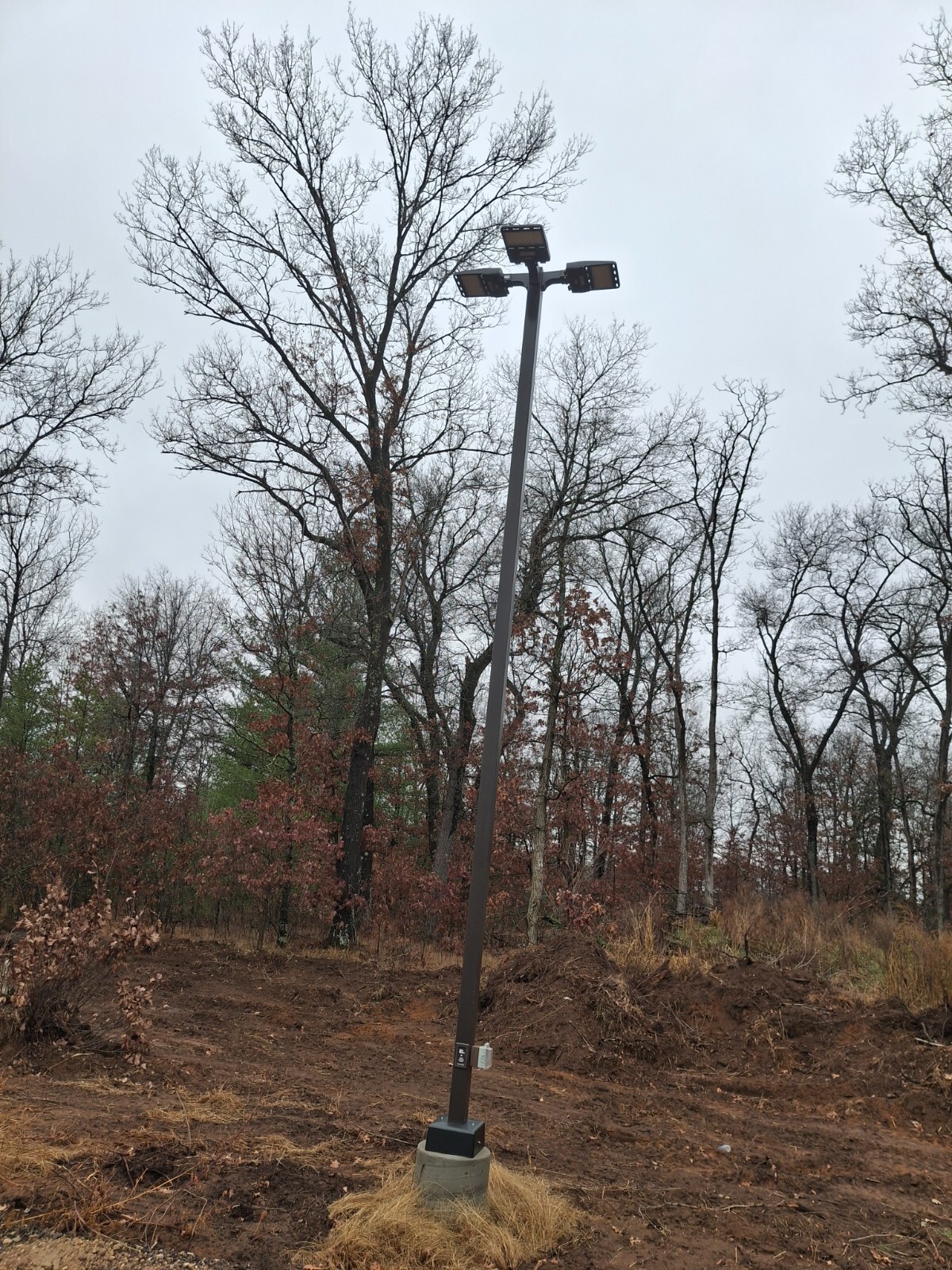 parking lot lighting 4″ steel poles, 20′ tall 3 led each pole