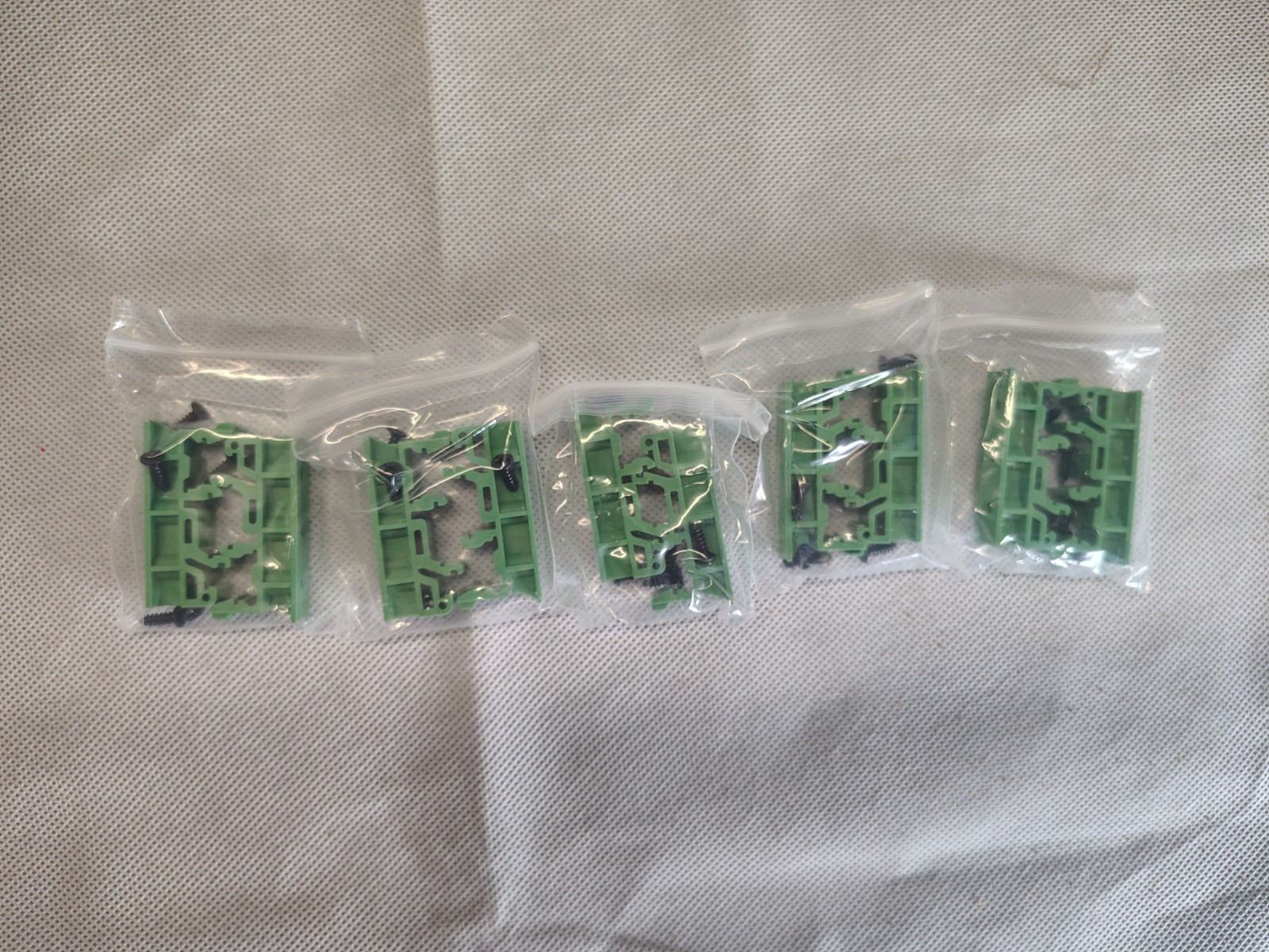 SYSL PCB DIN Rail Mount Bracket Set 15mm Green Terminal Bases 5-Pack New