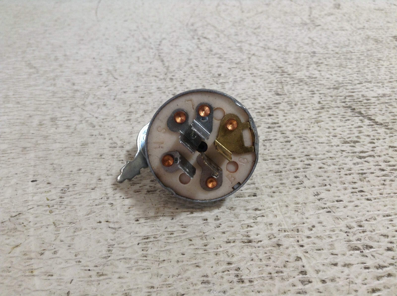 Indak 2 Pos Maintained 1 Pos Momentary Mower Ignition Key Switch New (TSC)