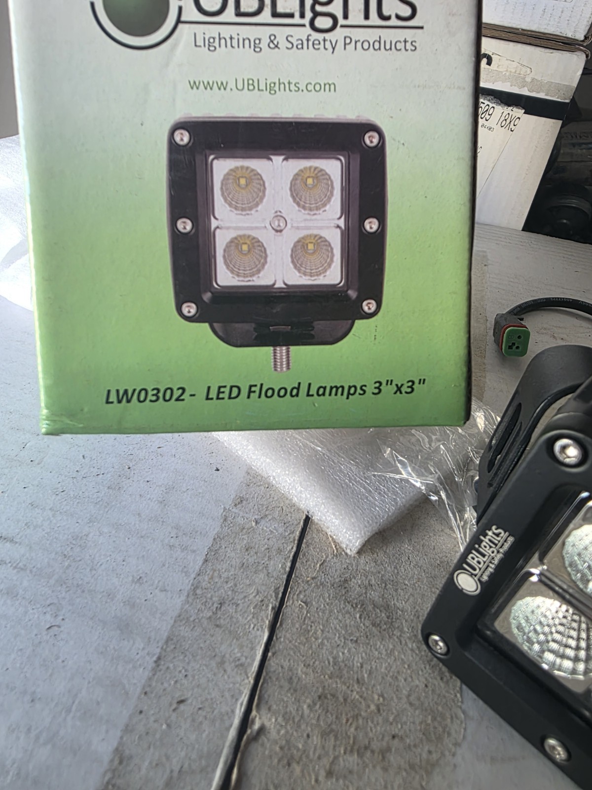 LW0302 – UBLIGHTS – 960 Lumens – LED Flood Lamp – 3″ Square, 10V-30V Range