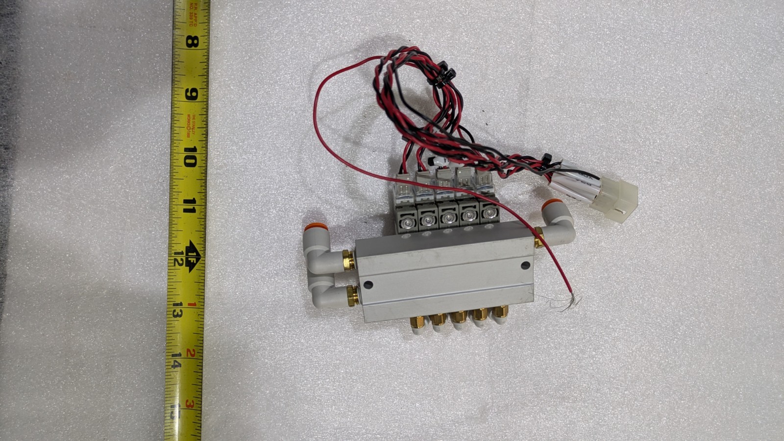 SMC SYJ314-5LZ SOLENOID VALVE (5) WITH SPECIAL CONNETOR WITH 5 PLACE MANIFOLD