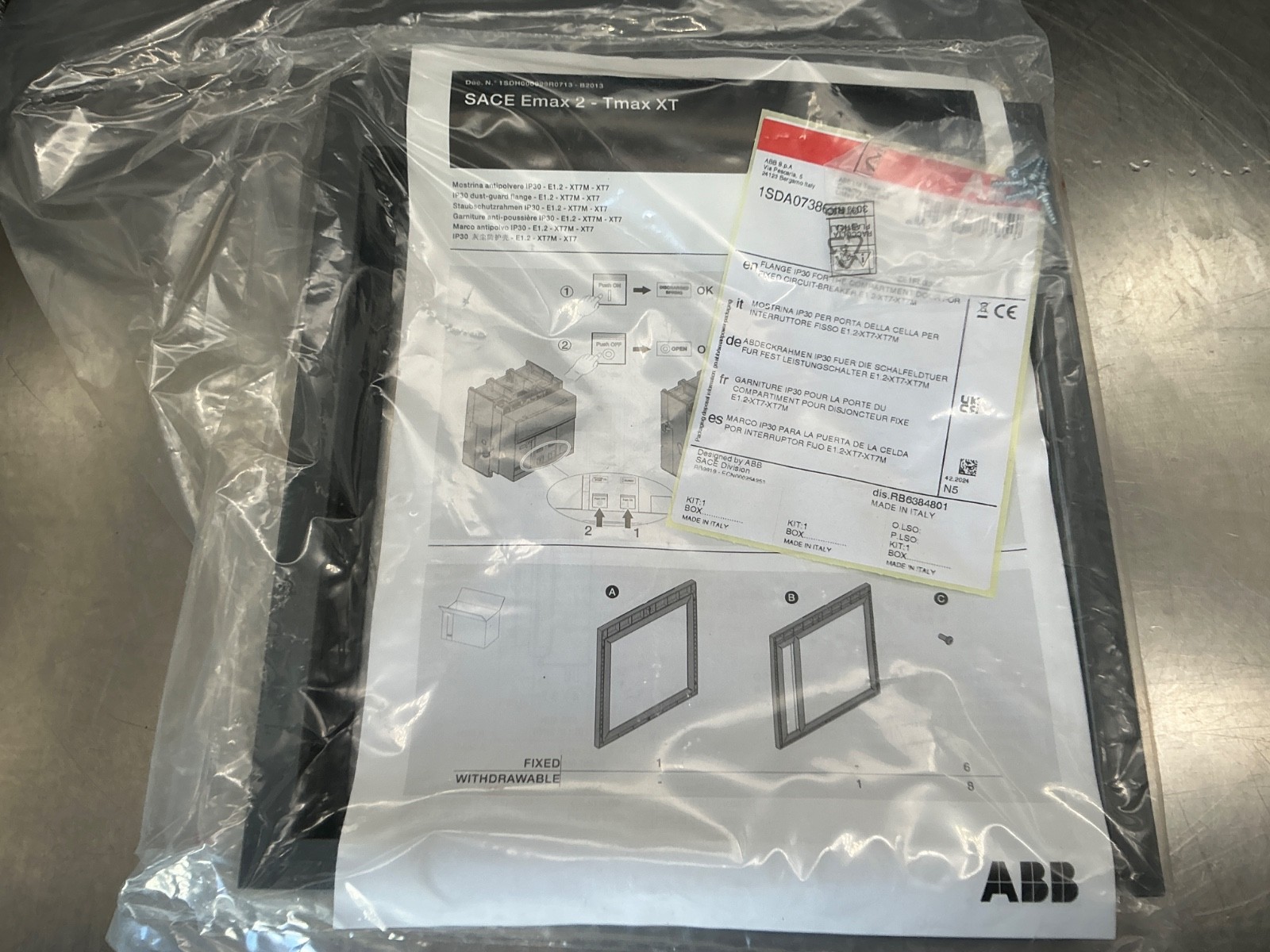 (23) ABB 1SDA073862R1 FLANGE IP3O FOR THE COMPARTMENT DOOR FOR E1.2-XT7-XT7M