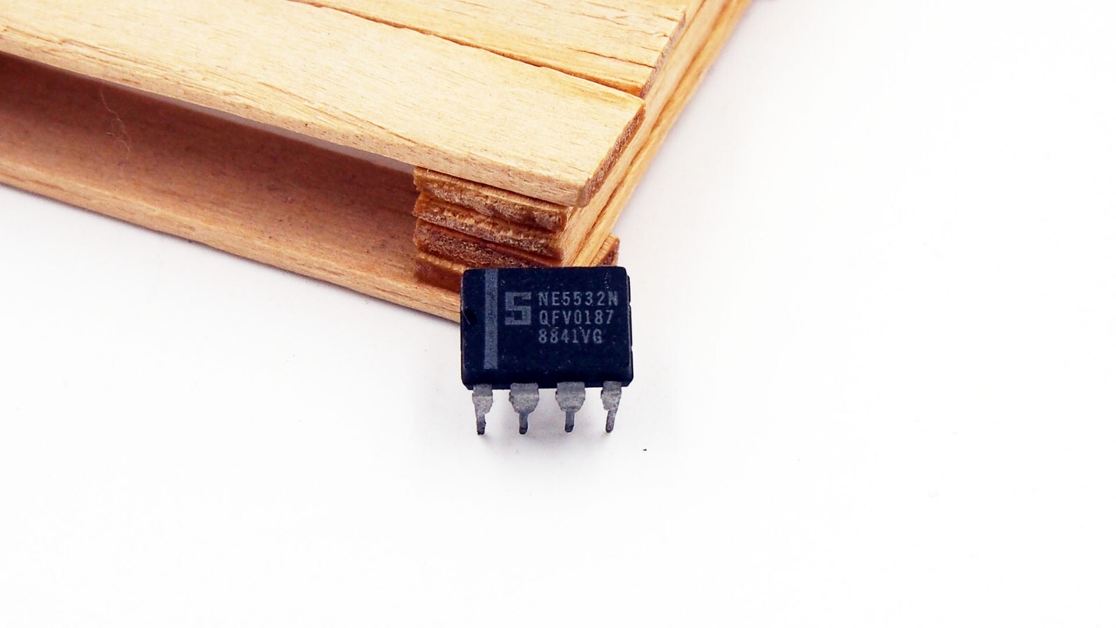 NE5532N Signetics dual low noise Op-Amp IC DIP-8 vintage used