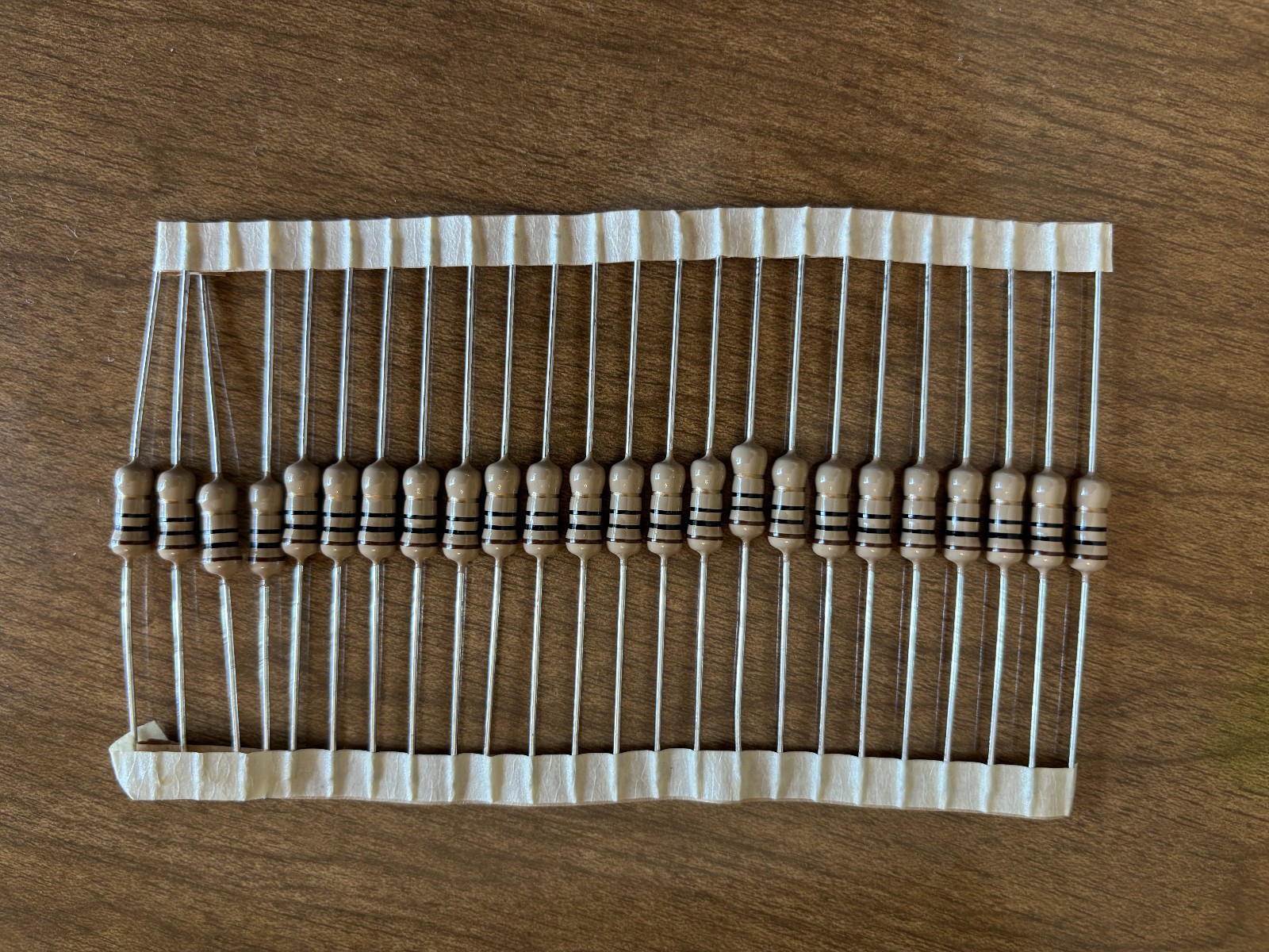 Lot of 25 10 Ohm 1 watt Resistors ± 5% New Old Stock