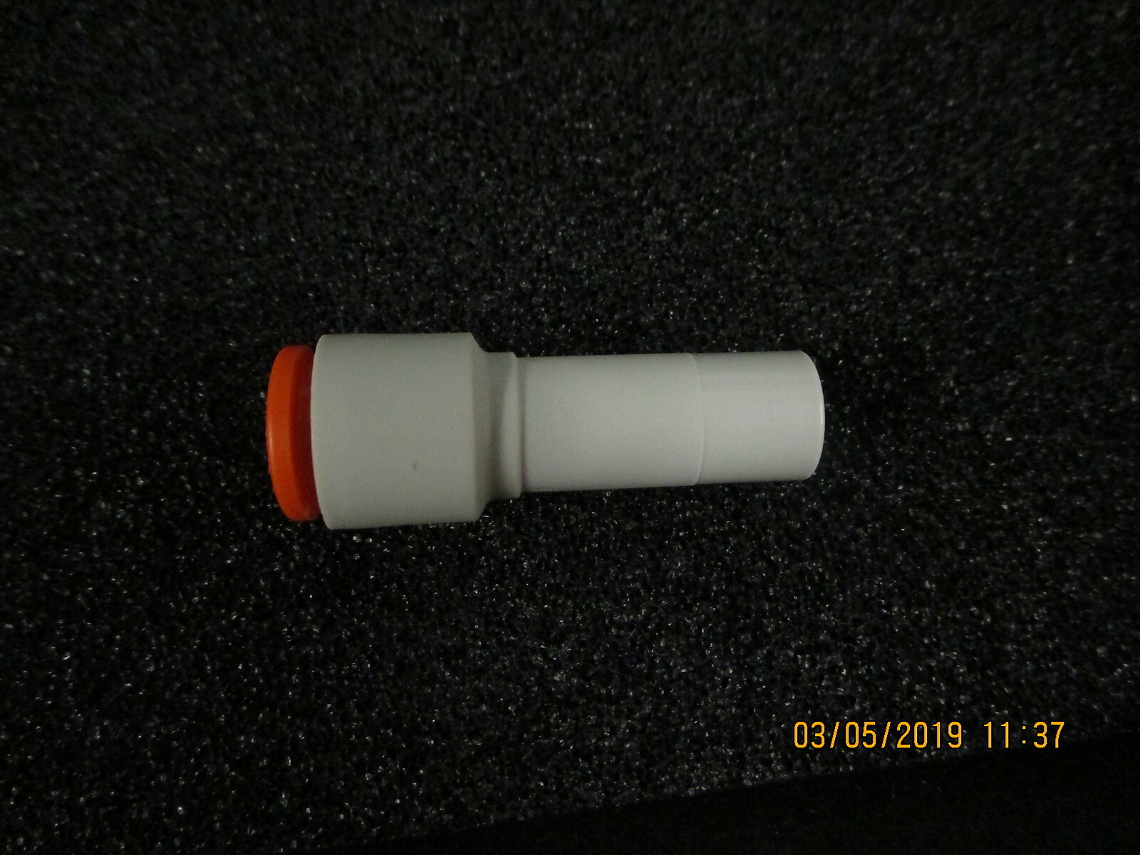 KQ2R09-11 SMC Fitting; plug-in reducer for 5/16 inch tube BRAND NEW! LOT OF 29