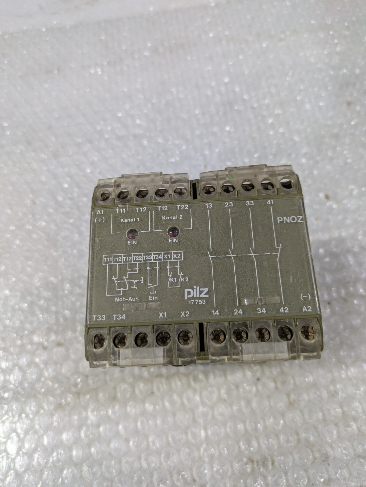 PILZ PNOZ/24V=3A/1R 24V = 5W 250V 8A 2000VA 474695