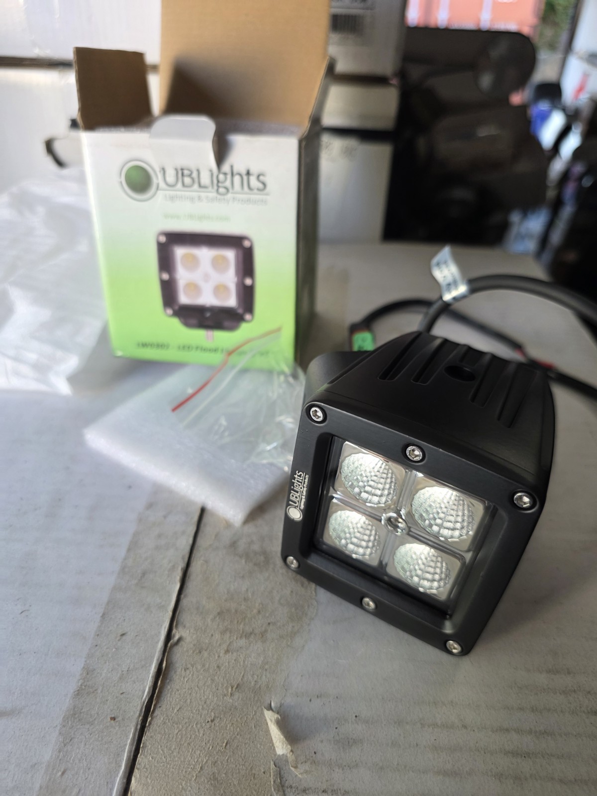 LW0302 – UBLIGHTS – 960 Lumens – LED Flood Lamp – 3″ Square, 10V-30V Range