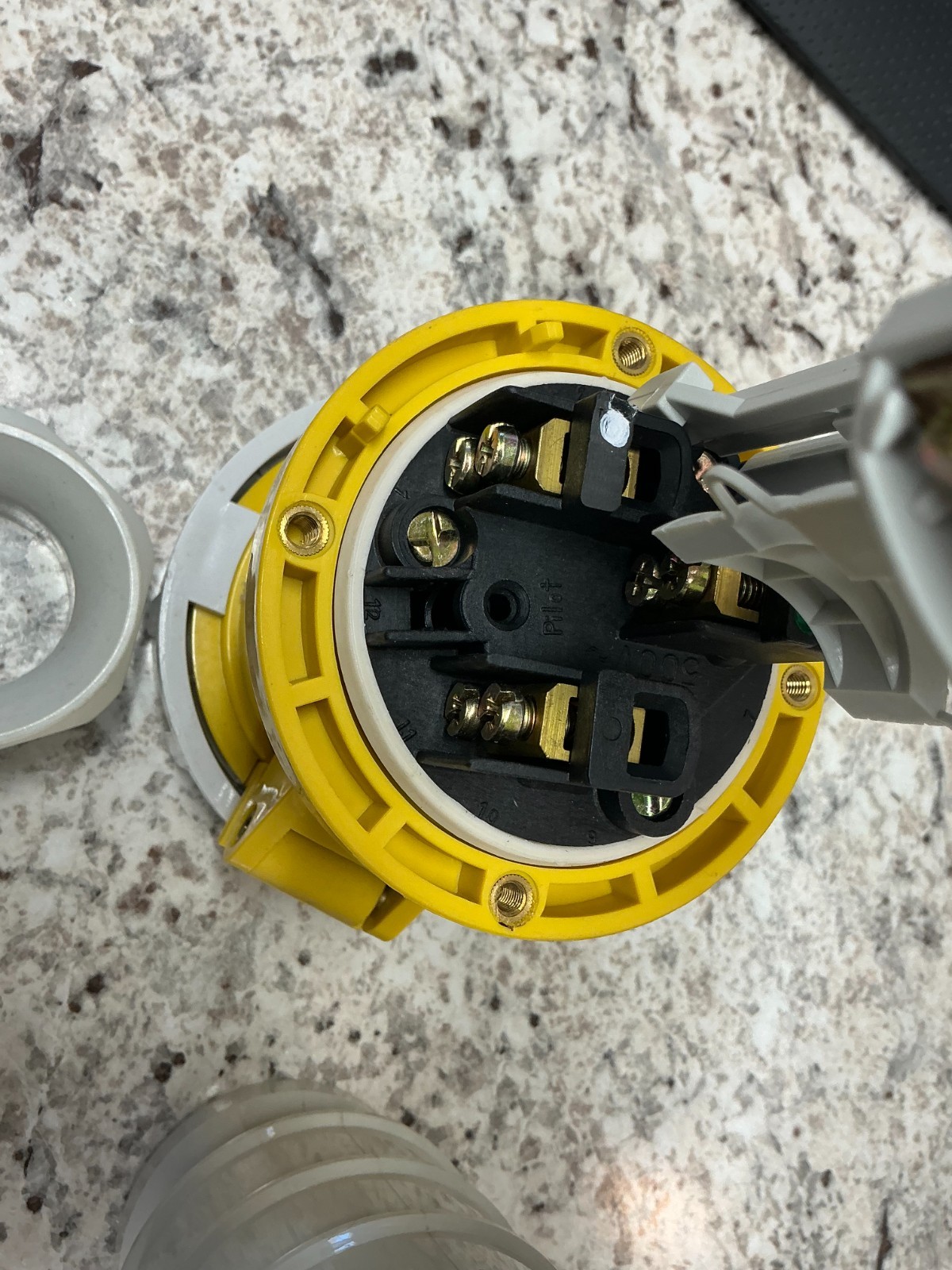 *FREE SHIPPING* BRYANT 360C4W Pin and Sleeve Connector, 60A, 125V