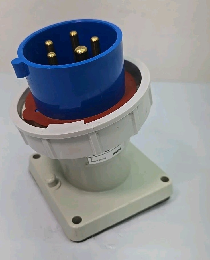 Bryant 520B9W Pin & Sleeve Male Flanged Inlet 120/208v 20A