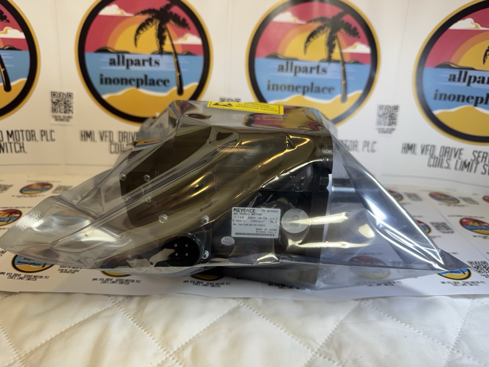 Keyence SV-M500AS Servo Motor Straight Axis1. 3 kW 200V 10.7A F 8.34N•m 1500 MTS