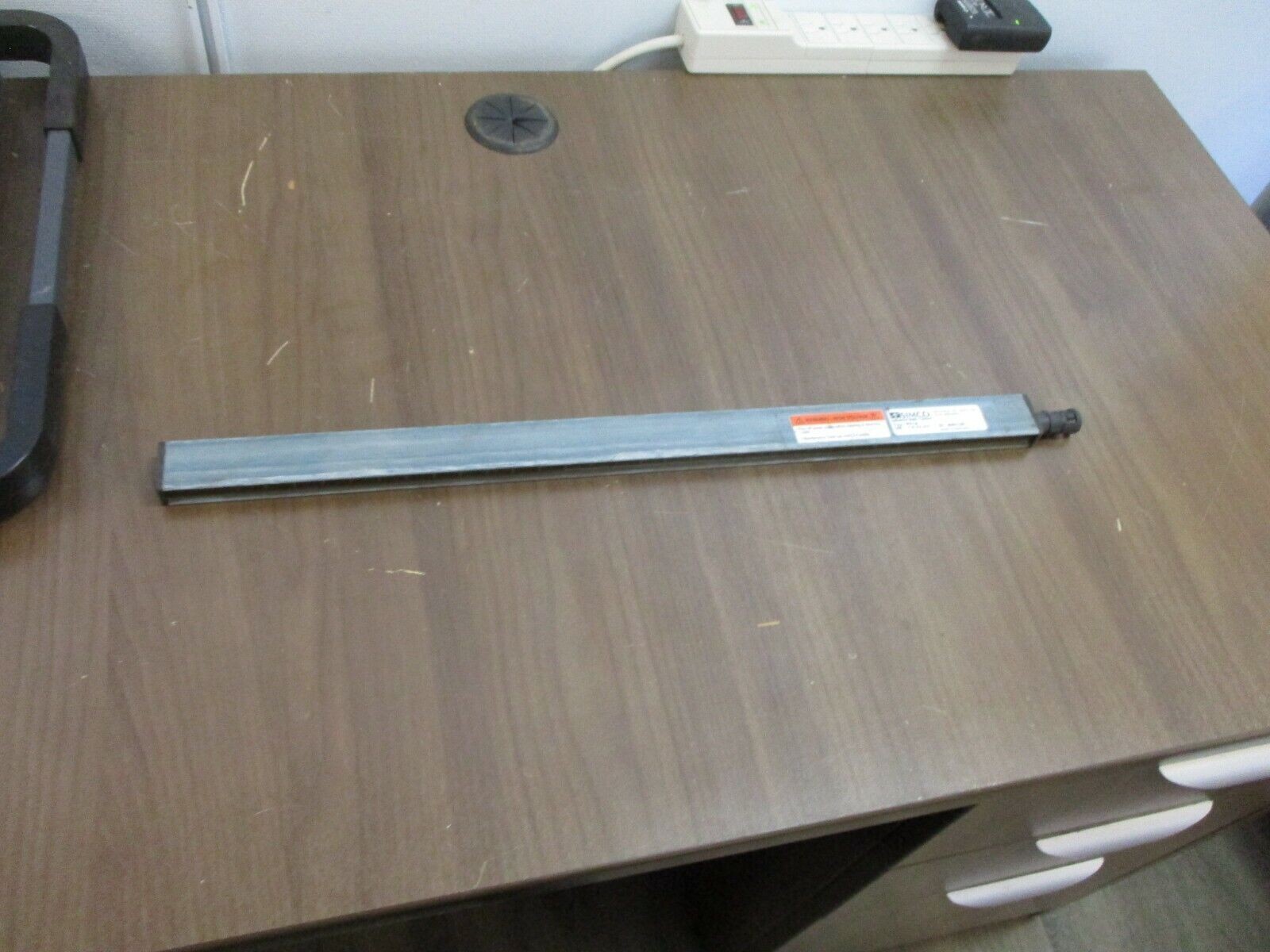 Simco Static Neutralizing Bar R51A UB. 8kV AC Length: 21″ Used