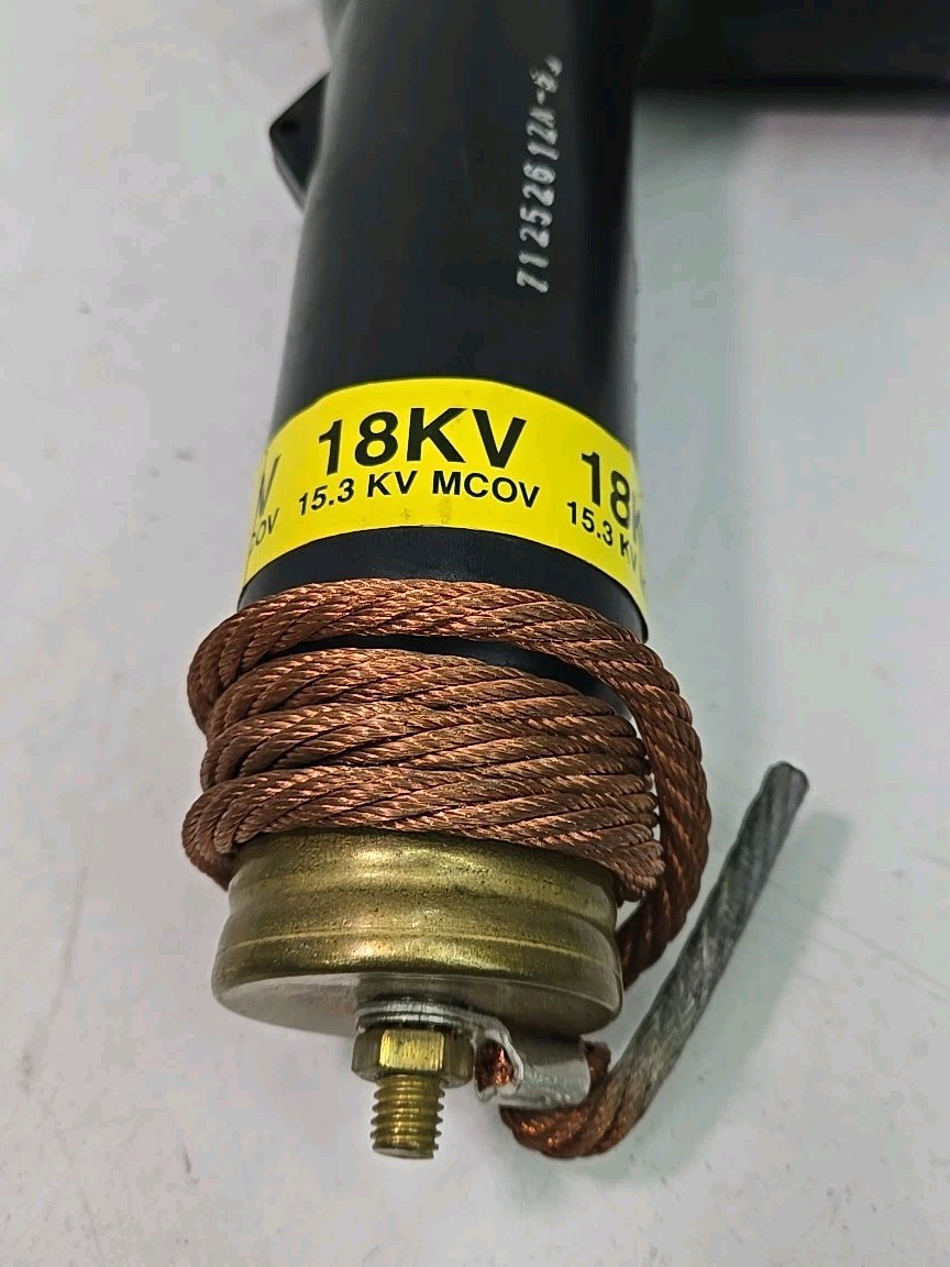 Eaton Cooper 3238020C18M MOVE 18KV Deadbreak Surge Arrester 15.3 kv MCOV