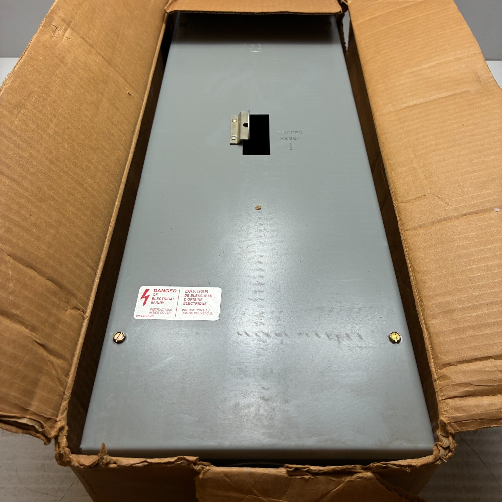 GE TQD225S Enclosure Indoor Type 1 225 Amp 240V