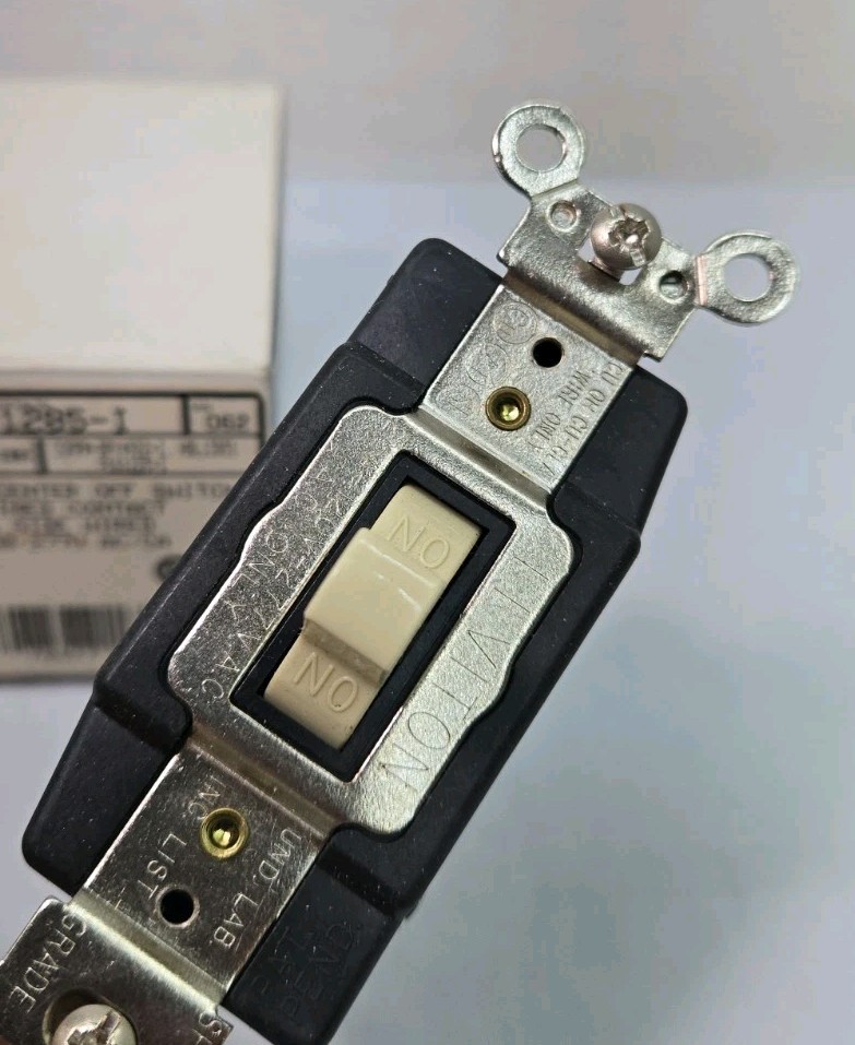 LEVITON 1285-I Switch Ivory ON-OFF-ON 3 Positions, 20A SPDT Center Off