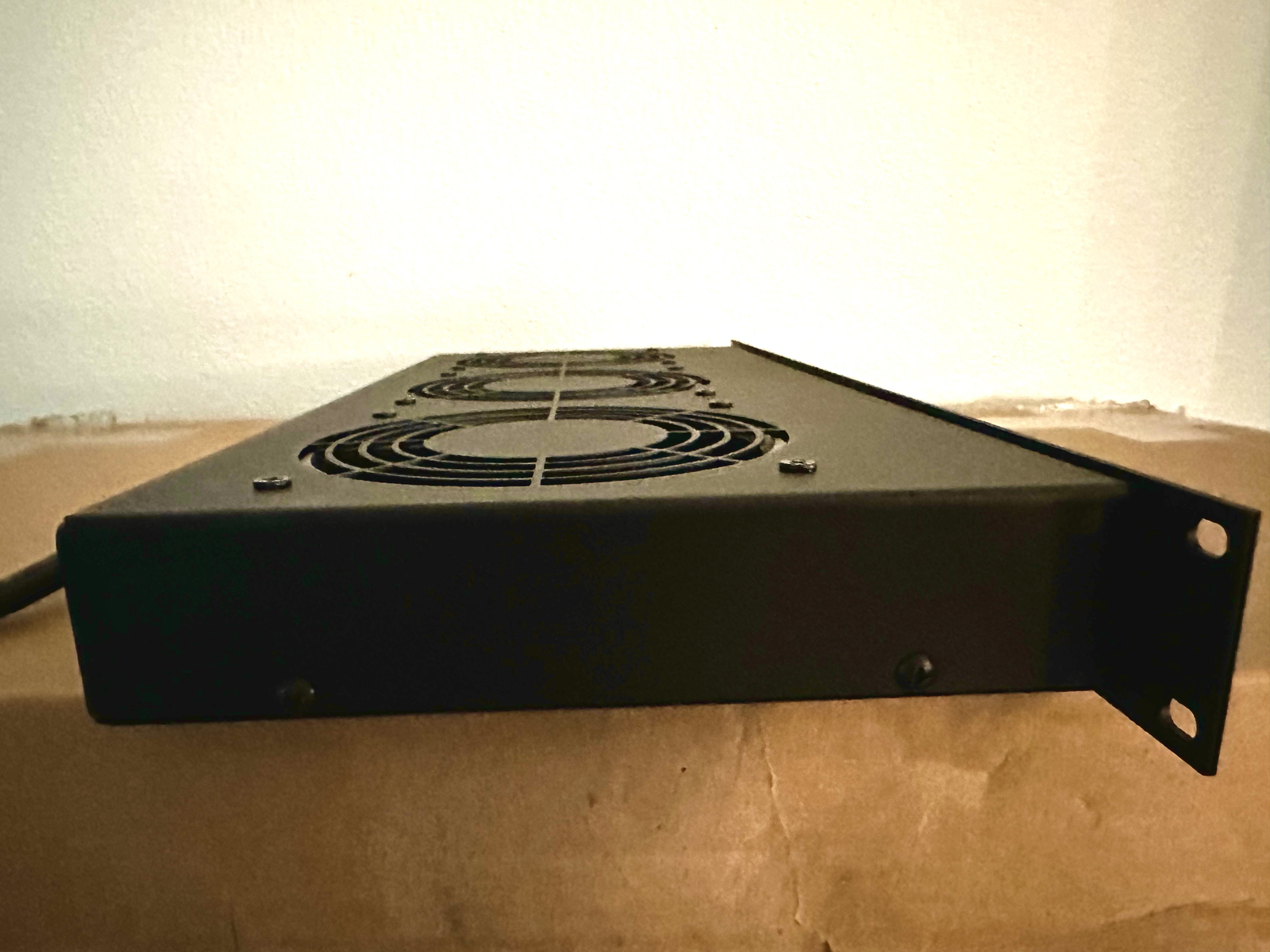 Hammond FT300HA1BK Cooling Fan Tray, W+Red LED Switch 115VAC, 3A, 60Hz – New!