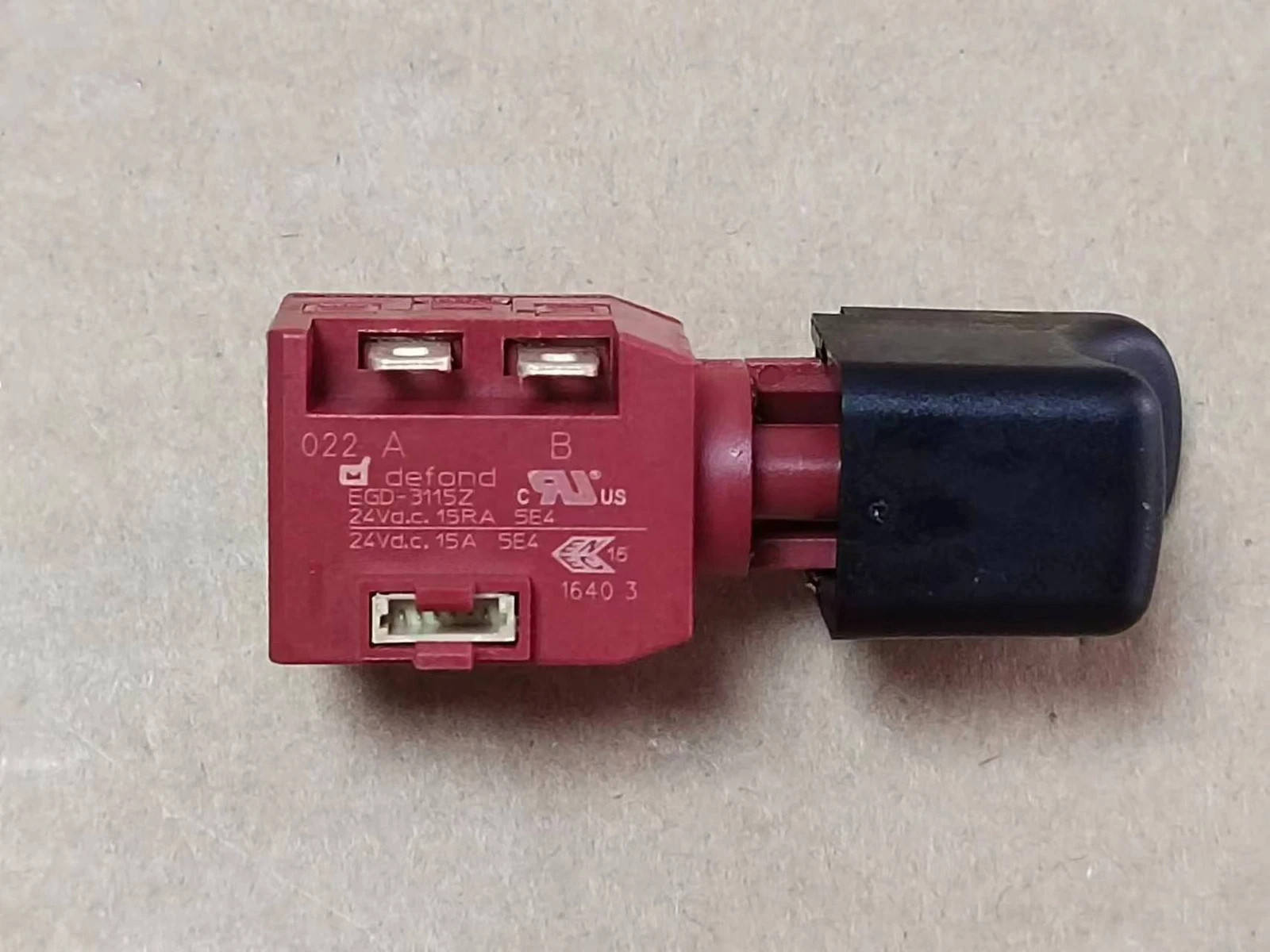 2pc NEW Defond EGD-3115Z DC24V 15RA Trigger switch