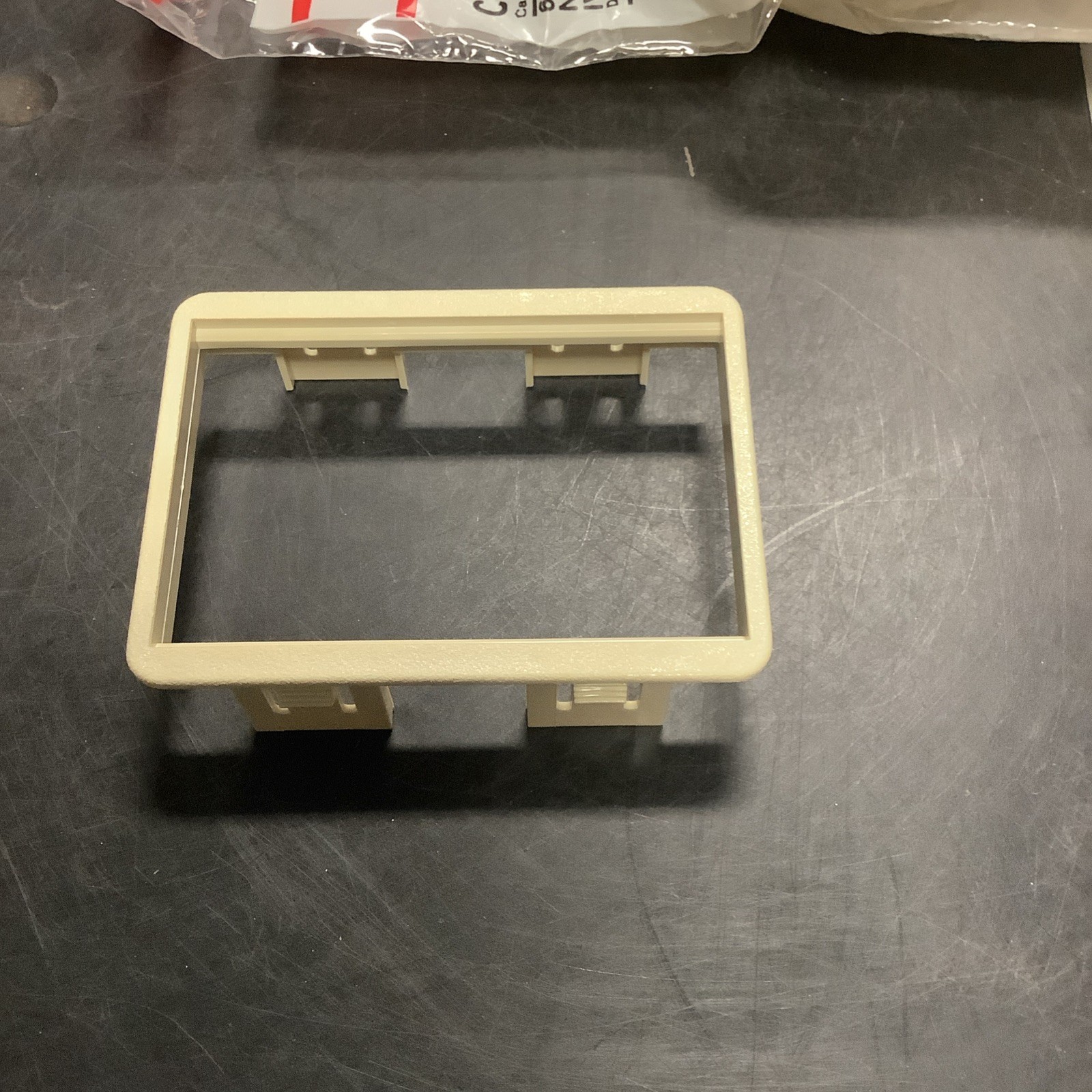 CM-MAB – Package Has 5 Adapters In It – 6A Mini Adapter Bezel, Ivory