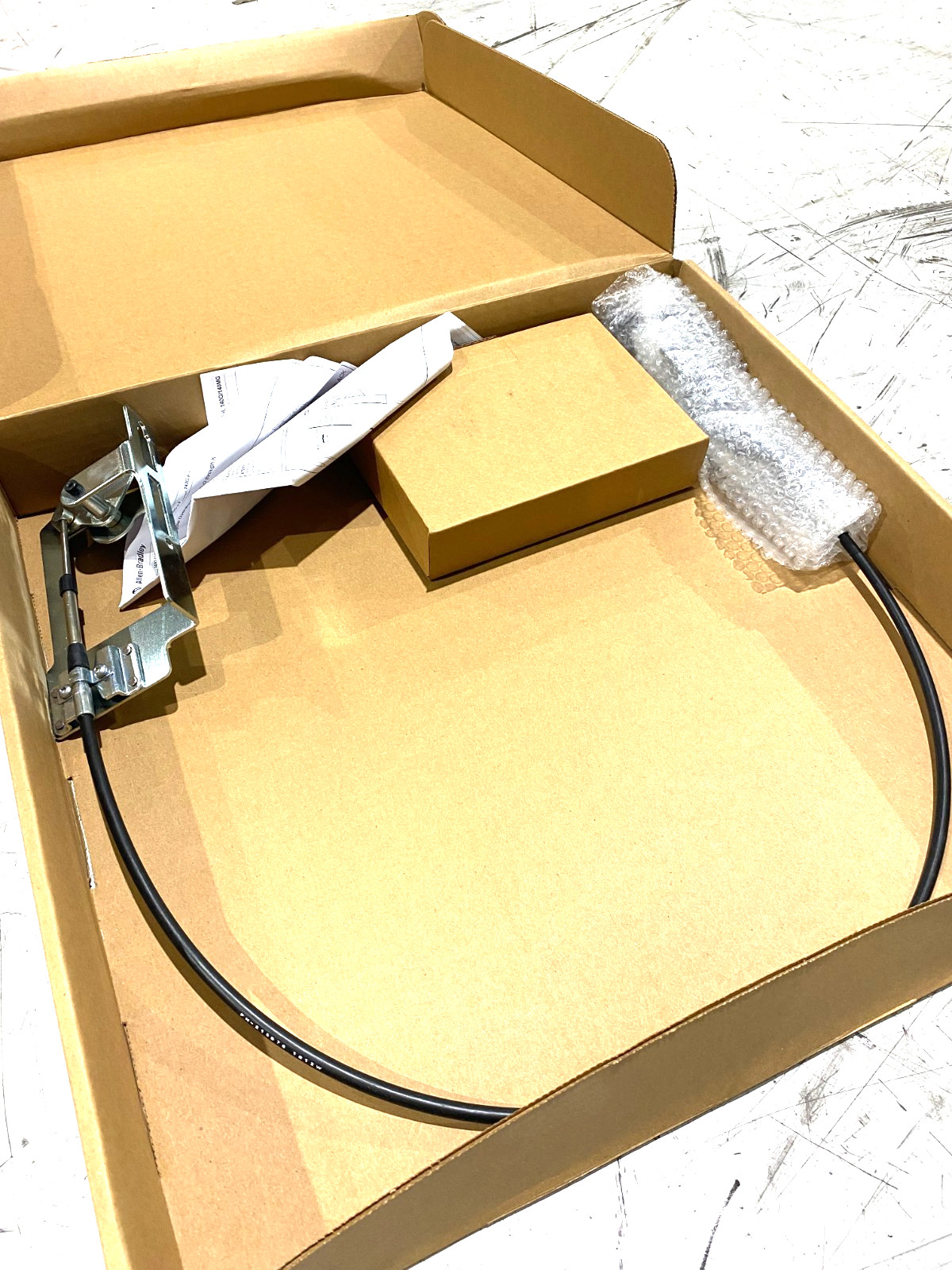 Allen Bradley 140G-G-FCX04 Ser. A Flex Cable Operator for Circuit Breaker 4ft
