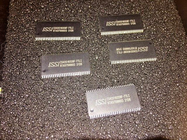 5pc IS42S16320F-7TLI ISSI SDRAM Memory IC 512Mbit Parallel 143 MHz 5.4 ns