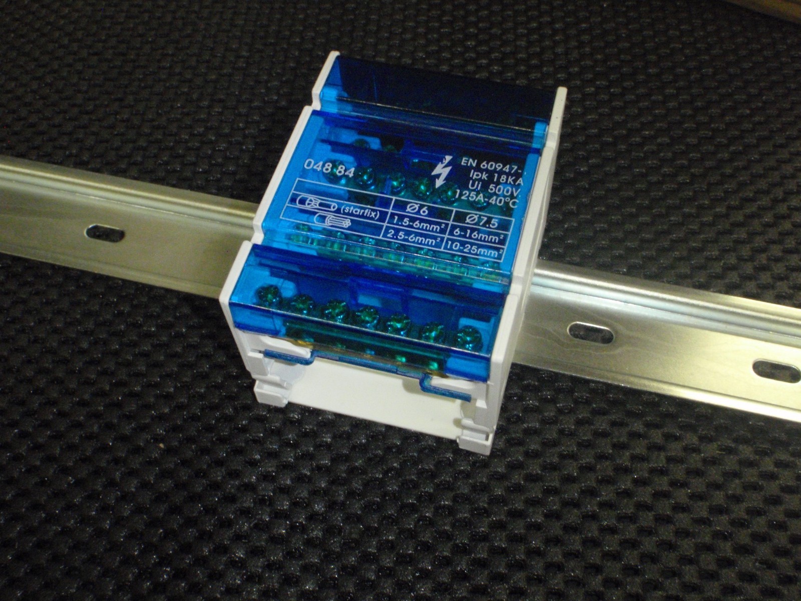 POWER DISTRIBUTION COMMON BLOCK 28 POLE DIN RAIL 048-84