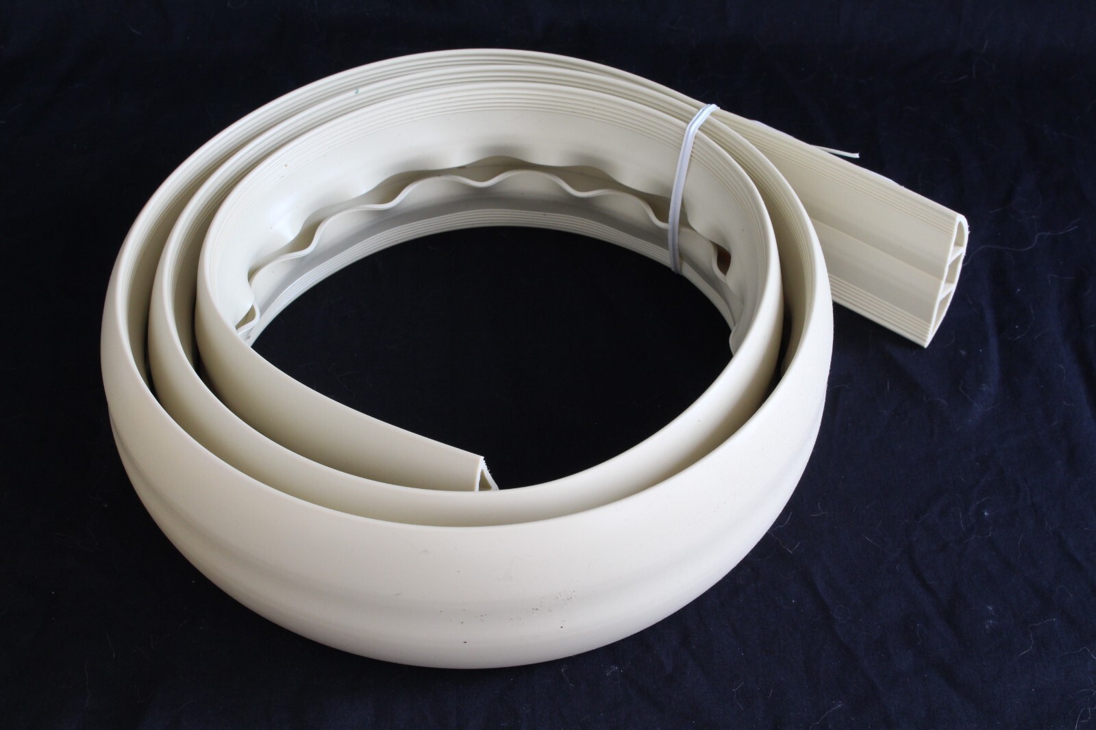 Katy Woods 6′ Pre-Split Long Rubber Cord Cover & Organizer NEW
