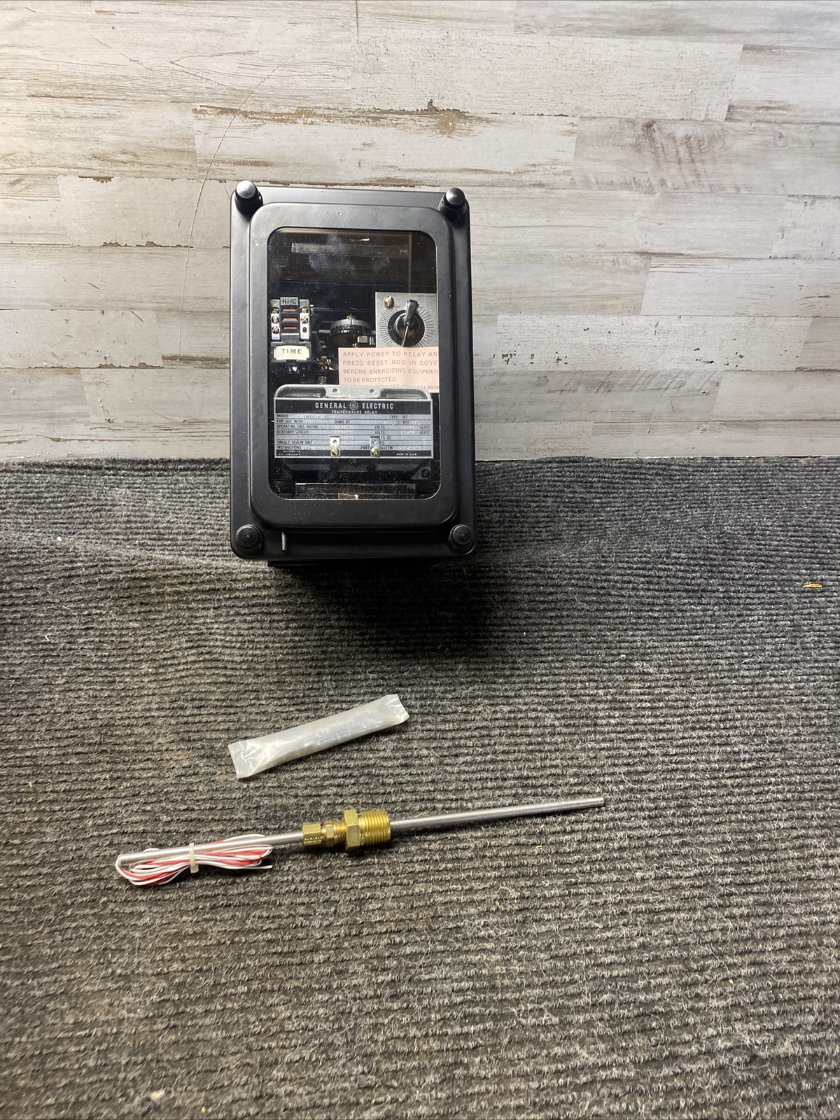 Used GE General Electric 12IRT51H2A Temperature Relay