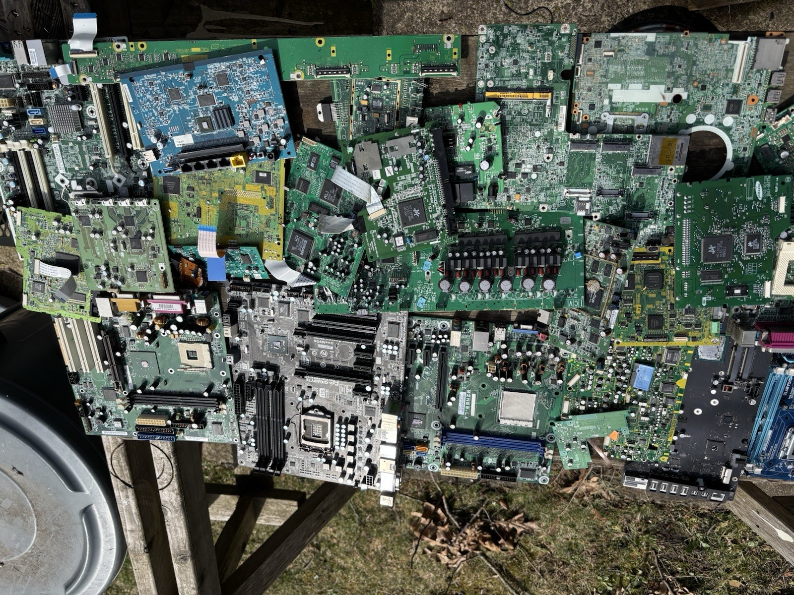 52 Pound Lot Circuit Boards PCB E-Scrap E-Waste Copper Silver Gold Metal Recover