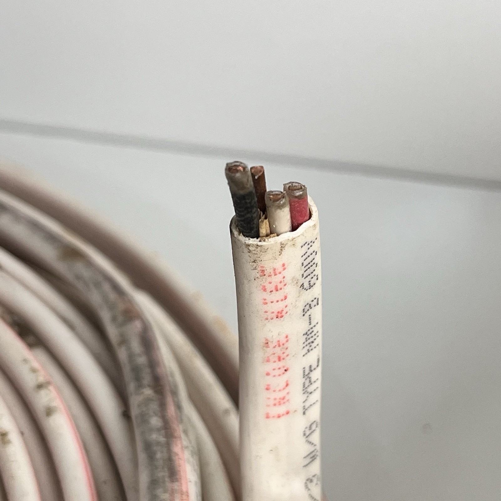 Wire Encore Incore Yellow White Indoor Wire Copper Type NM-B 600 Volt