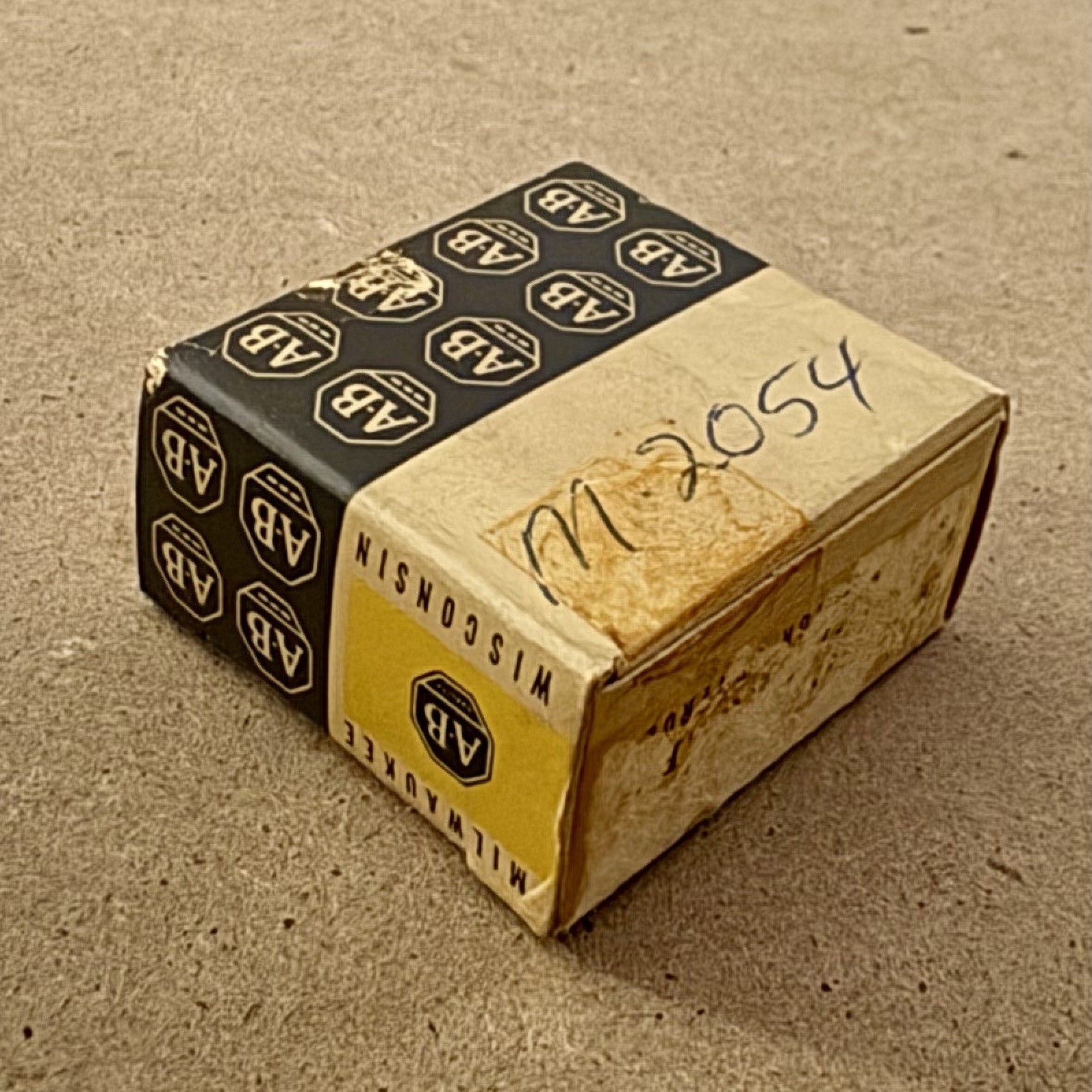 Allen Bradley 800T N6 Bulletin Push Button Red Rubber Boot NEW IN BOX