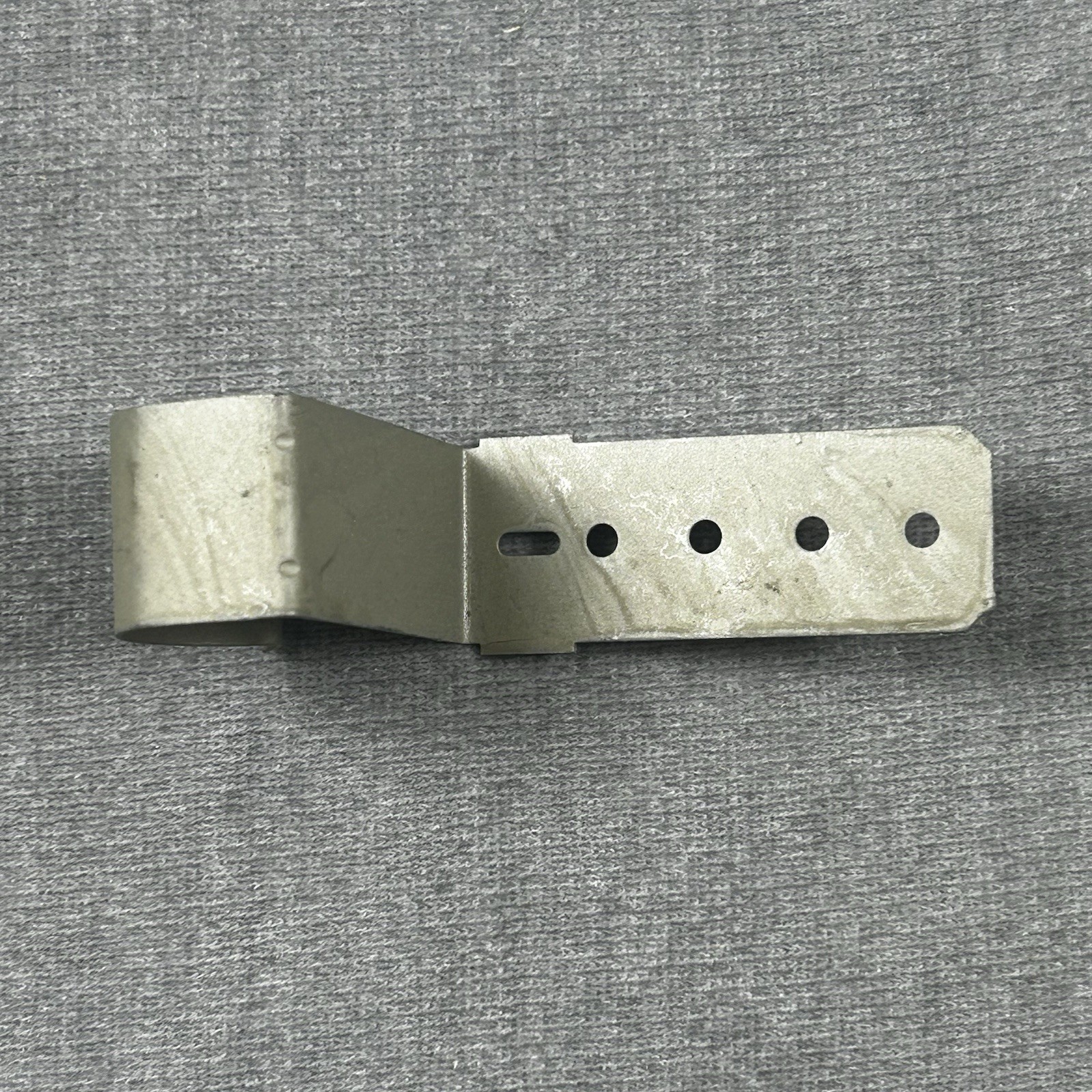 Caddy CS16 1″ EMT Conduit Support Clip Electrical In Wall Strap – 100 Ct