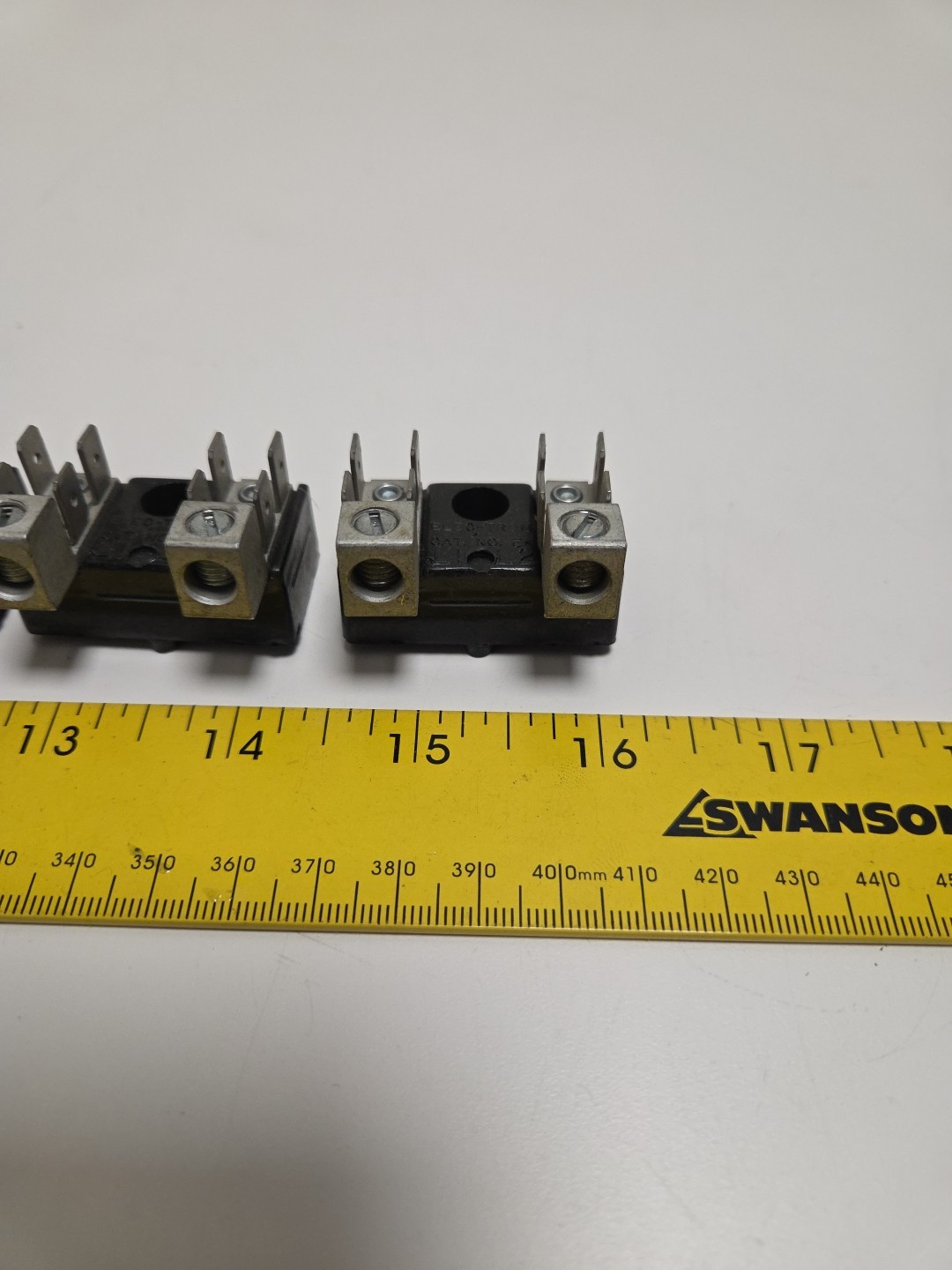 ElecTron EK 2 Pole Terminal Block W/ Spade Terminals Lot Of 4 NOS