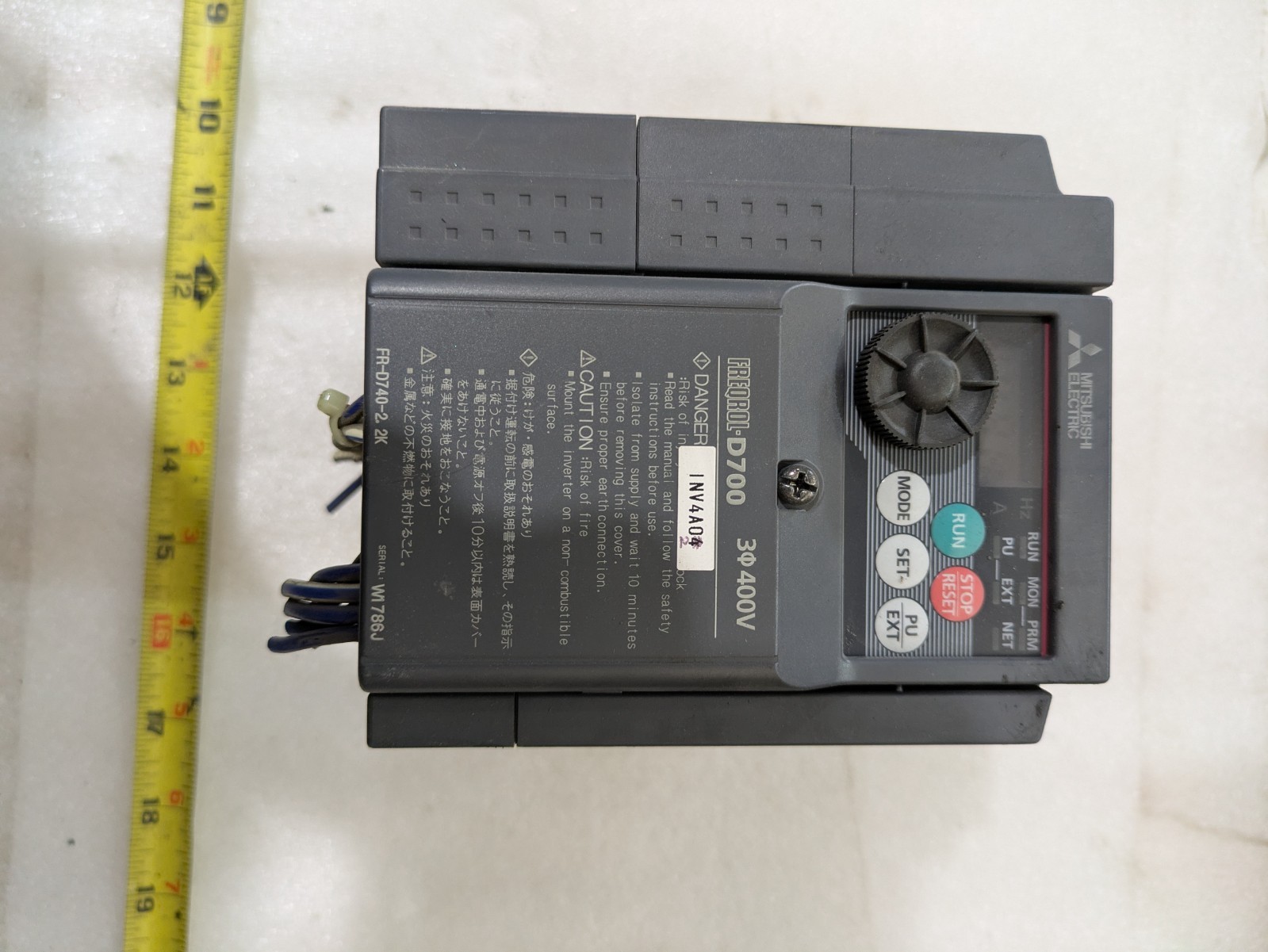 MITSUBISHI ELECTRIC D700 FR-D740-2. 2K :8. 4A 3PH AC380-480V 50/60Hz