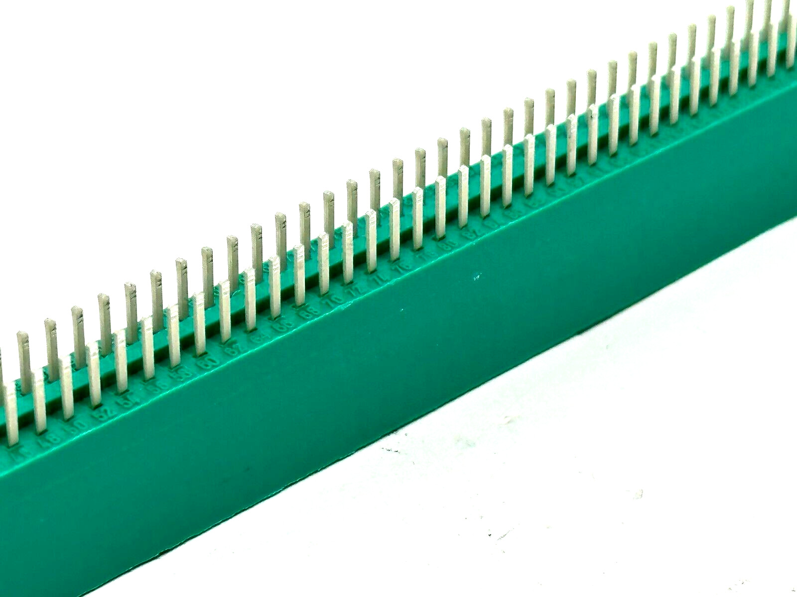 EDAC 345-144-520-303 Standard Card Edge Connectors 144 Pin Gold Plated