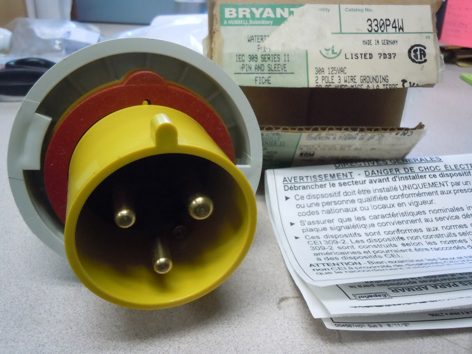 BRYANT 330P4W – PS, IEC, PLUG, 2P3W, 30A 125V, WATER TIGHT