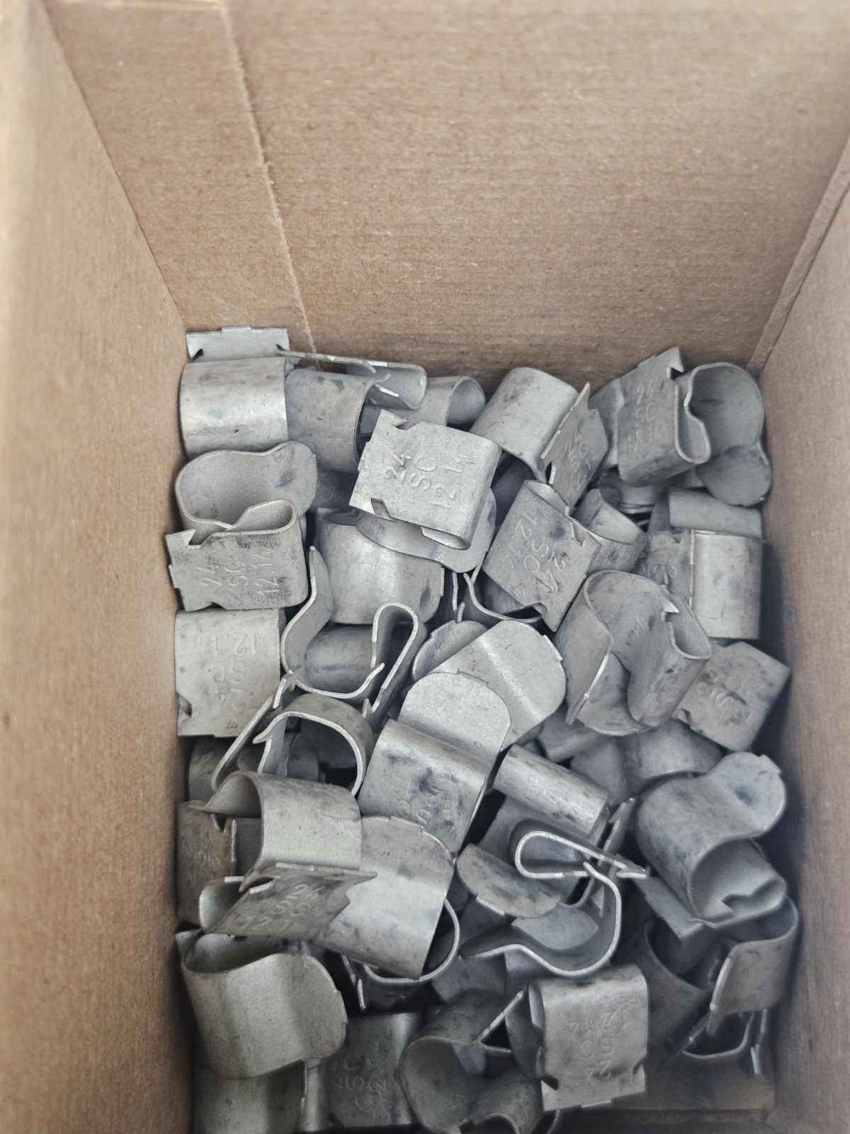 BOX OF 85 CADDY SC2D ERICO SC2D SNAP CLIP NOS SC2D FREE SHIPPING