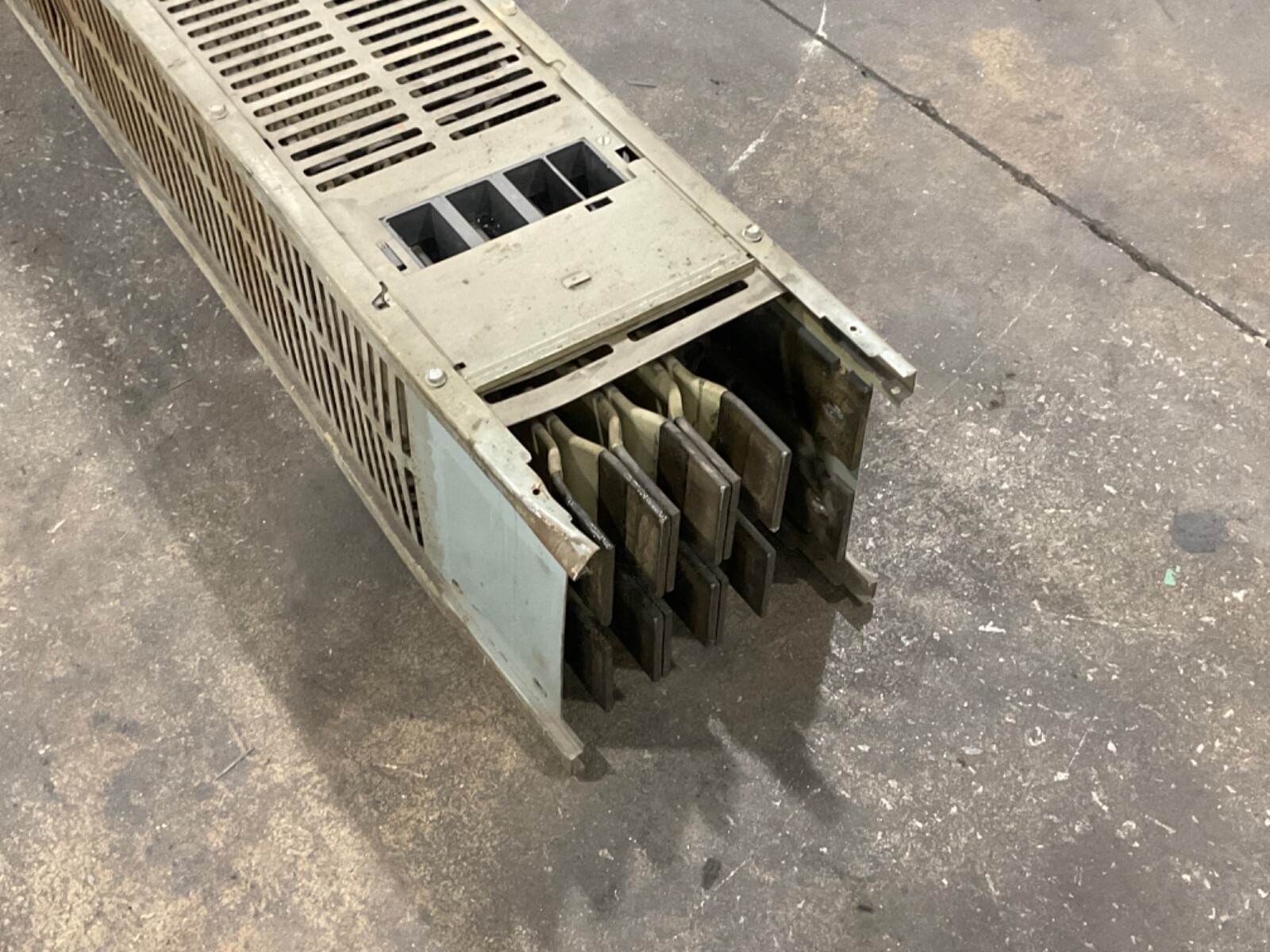 Gould I-T-E U325AVPG-96 XL Universal Bus Duct Busway 2000A 600V 8 Feet #25FK