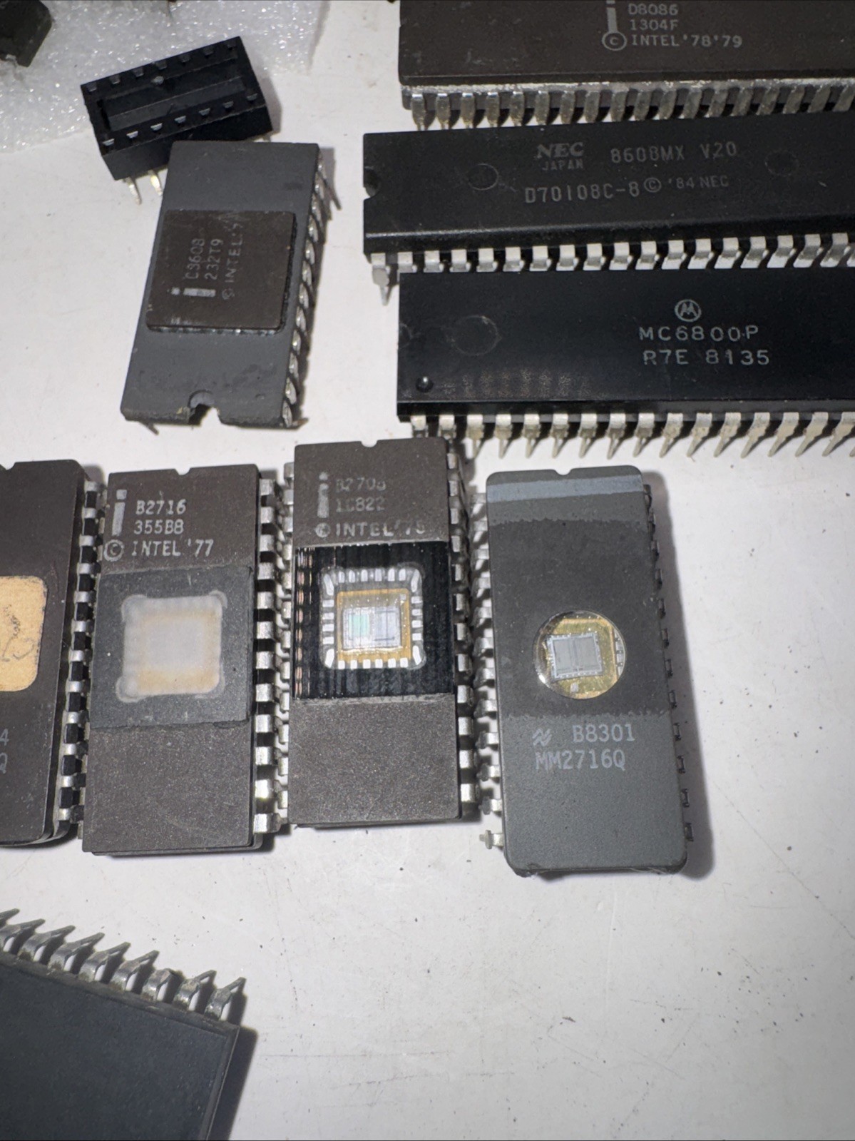 LOT of 25 EPROM IC MEMORY CHIPS – VARIOUS NAME BRANDS
