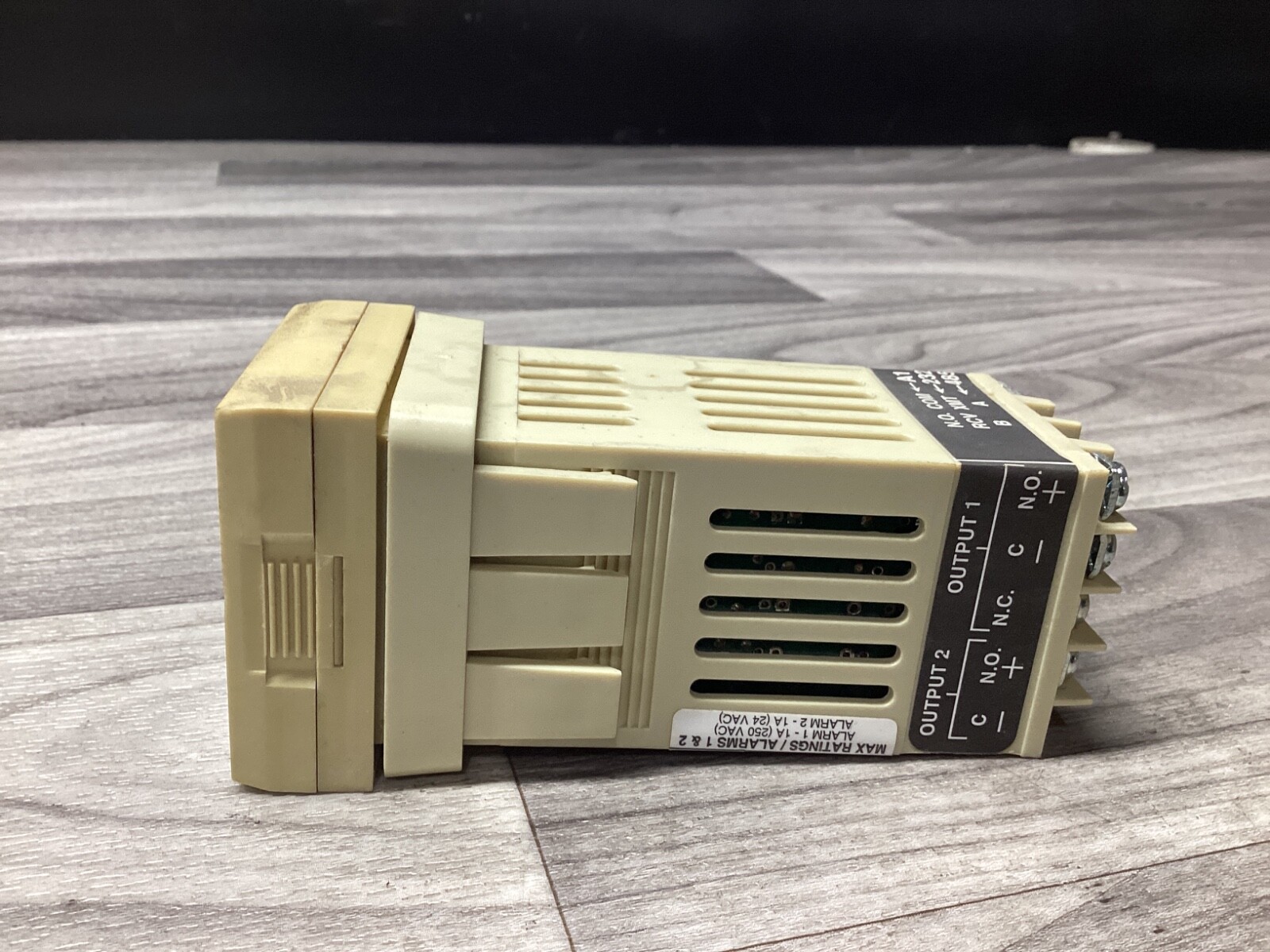Athena 16JFB000 50/60Hz 6VA 100-250VAC Temperature Control #127G66