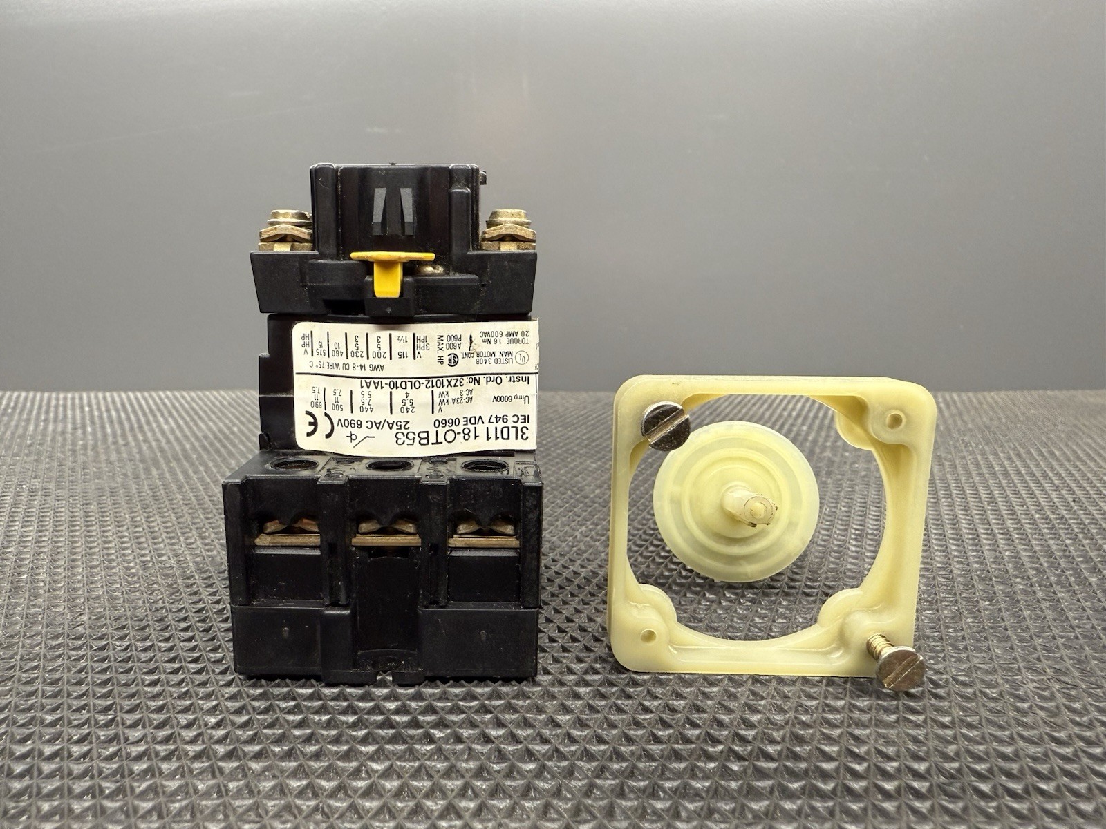 Siemens 3LD11 18-OTB53, Disconnect with Knob Mount And Connector