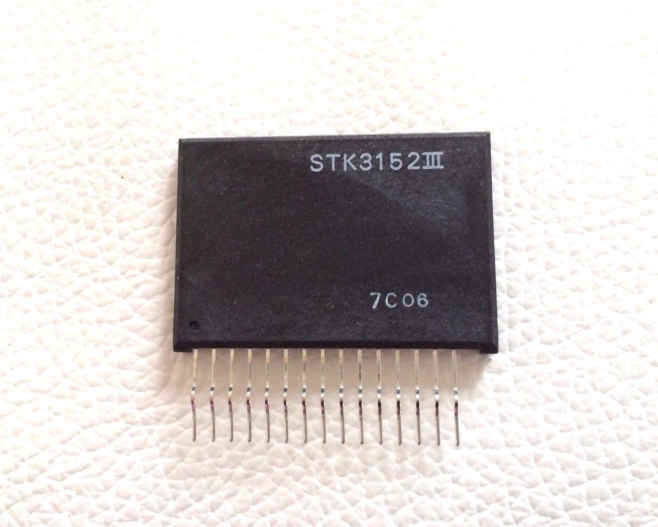 2 Pieces STK3152III PWR AMP 2*150W/8E 60V BY SANYO + HEAT SINK COMPOUND