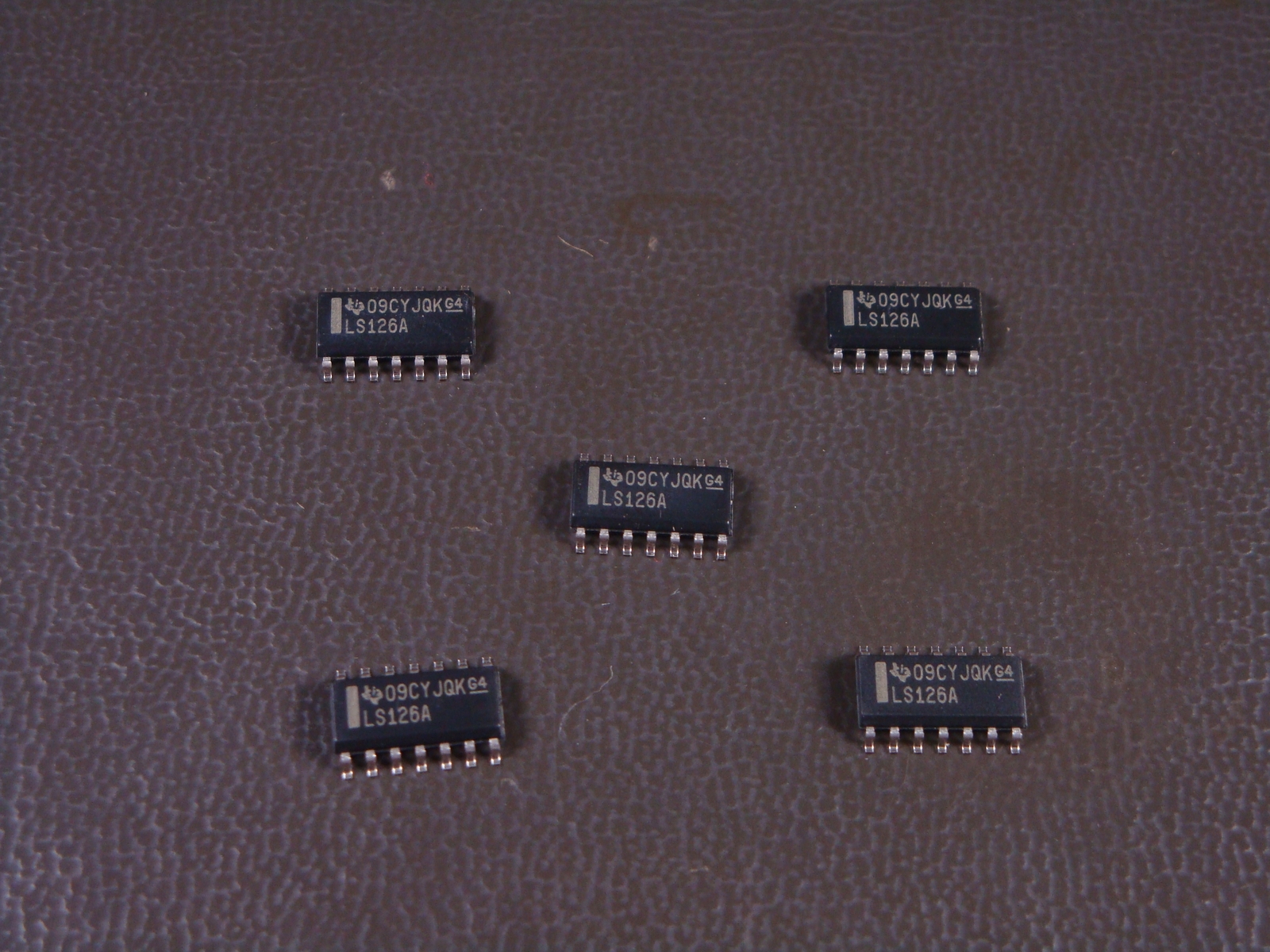 Lot of 10 SN74LS126AD Teas Instruments Quadruple Bus Buffer 3State Output 14 Pin